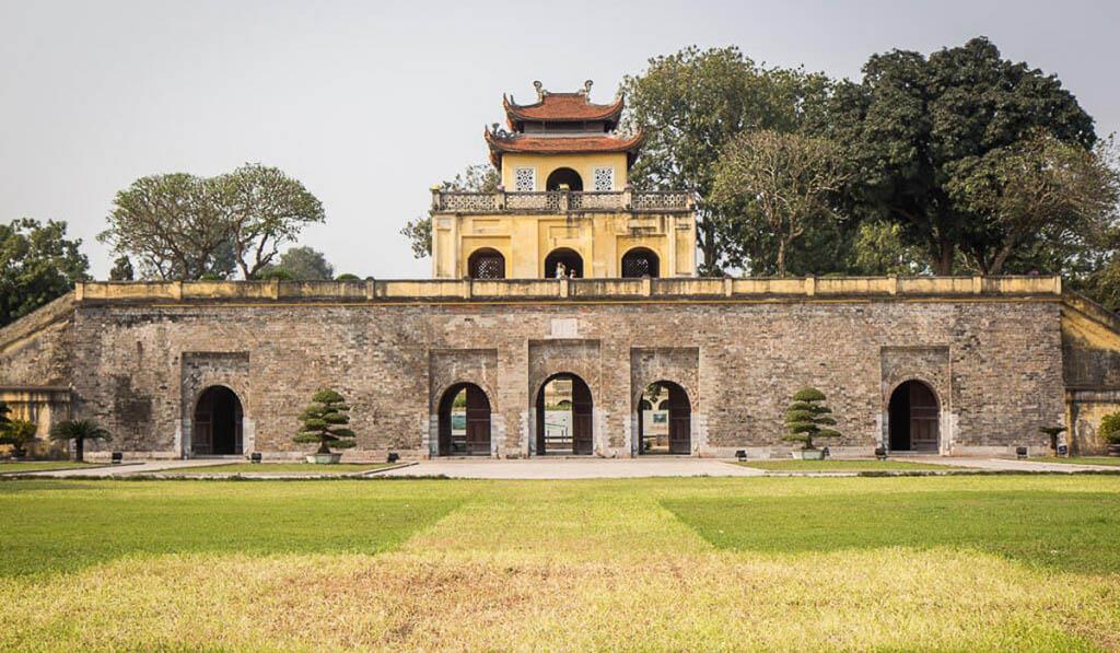 Khu trung t&acirc;m Ho&agrave;ng Th&agrave;nh Thăng Long l&agrave; 1 trong 15 di t&iacute;ch lịch sử - văn h&oacute;a đặc biệt cần được bảo vệ ở H&agrave; Nội.