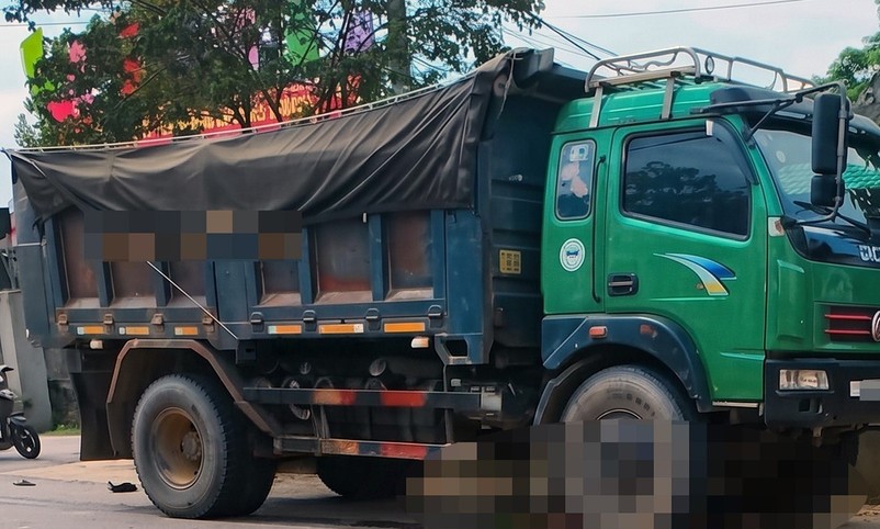 H&agrave; Tĩnh: Va chạm mạnh với xe tải chở đất, 2 mẹ con tử vong thương t&acirc;m- Ảnh 1.