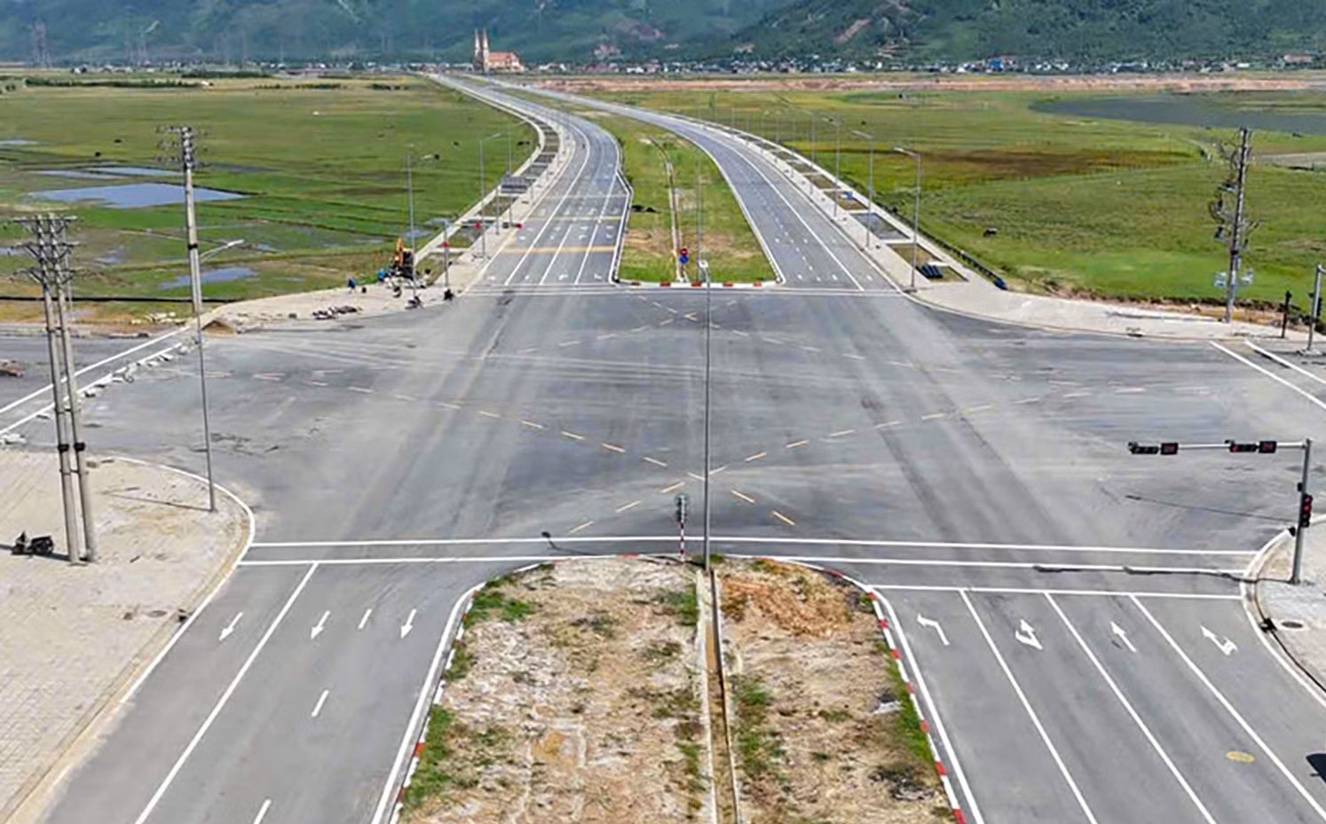 Diện mạo hạ tầng giao th&ocirc;ng đ&ocirc; thị H&agrave; Tĩnh đổi thay từng ng&agrave;y- Ảnh 13.