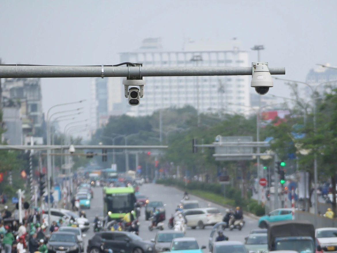 Camera AI "soi'' &ocirc; t&ocirc; đ&oacute;n trả kh&aacute;ch trước cổng Bệnh viện Bạch Mai, CSGT đ&oacute;n l&otilde;ng xử l&yacute;- Ảnh 8.