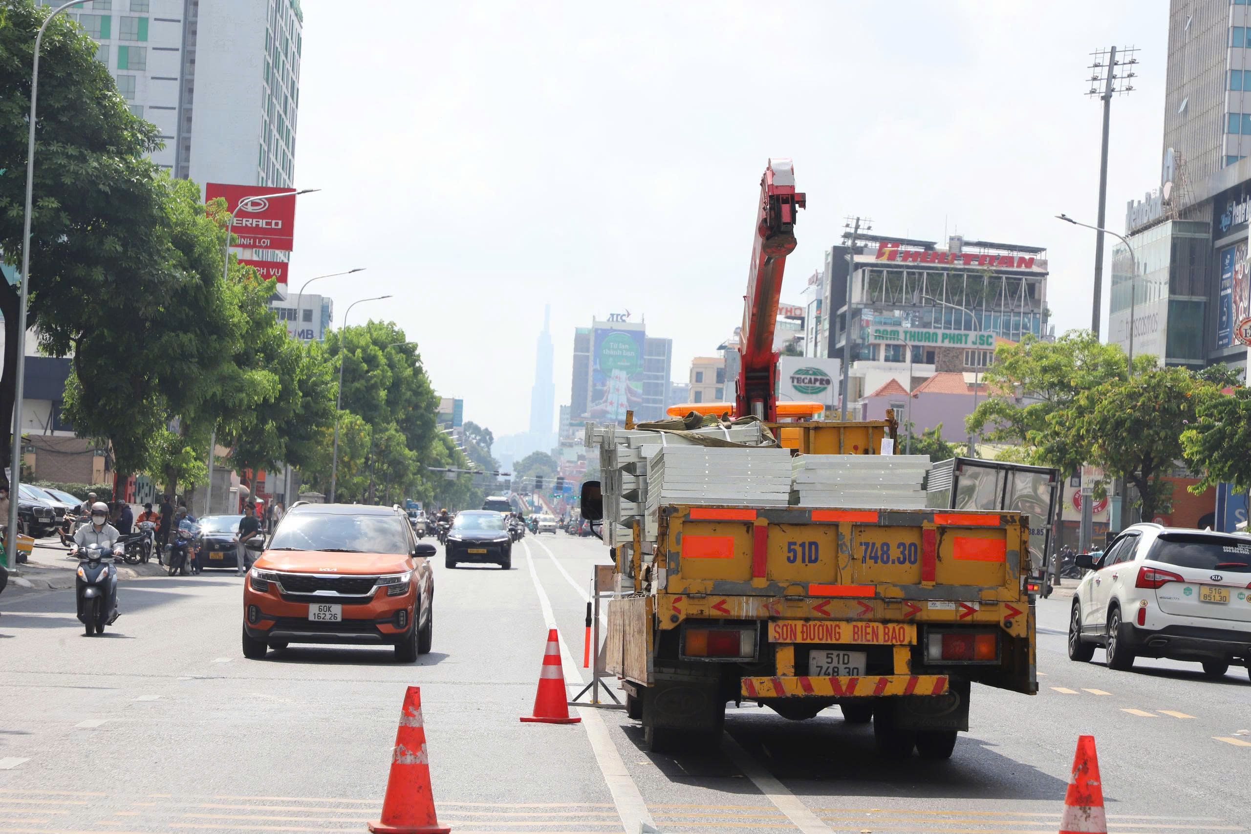 TP.HCM: Gấp r&uacute;t ho&agrave;n thiện h&agrave;ng r&agrave;o th&eacute;p tr&ecirc;n đường Cộng H&ograve;a, ph&acirc;n l&agrave;n đảo chiều từ 15/5- Ảnh 7.