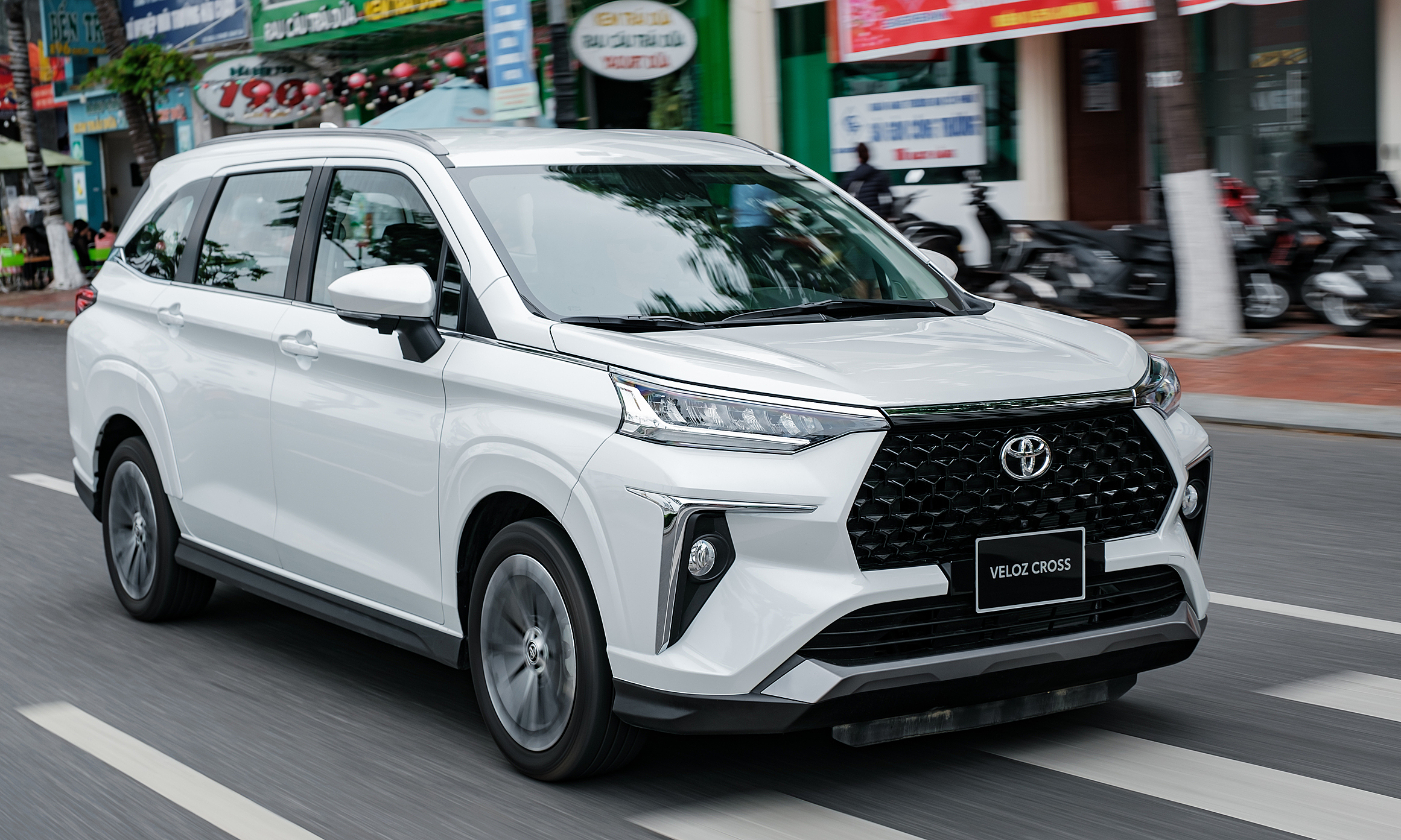Những mẫu xe xăng gầm cao bán chạy nhất tháng 4- Ảnh 1.