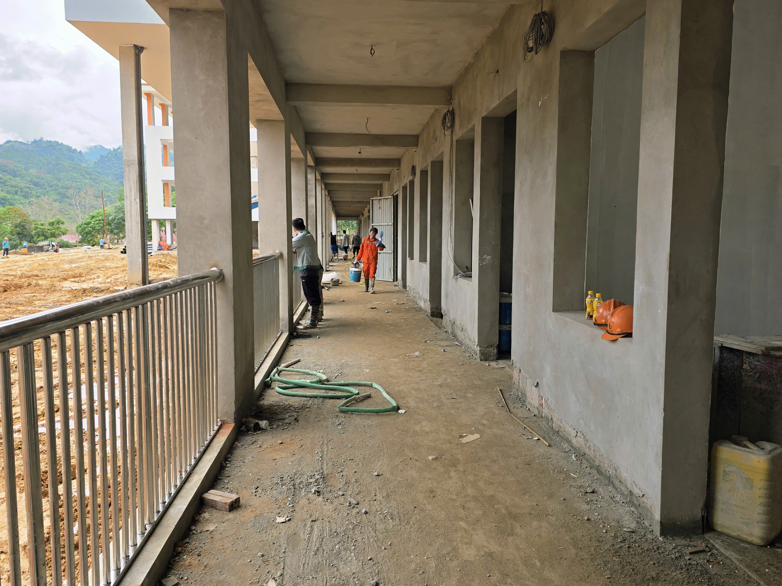 Trường li&ecirc;n cấp Phong Thổ ở Lai Ch&acirc;u ho&agrave;n th&agrave;nh vượt tiến độ hơn 2 th&aacute;ng
- Ảnh 14.
