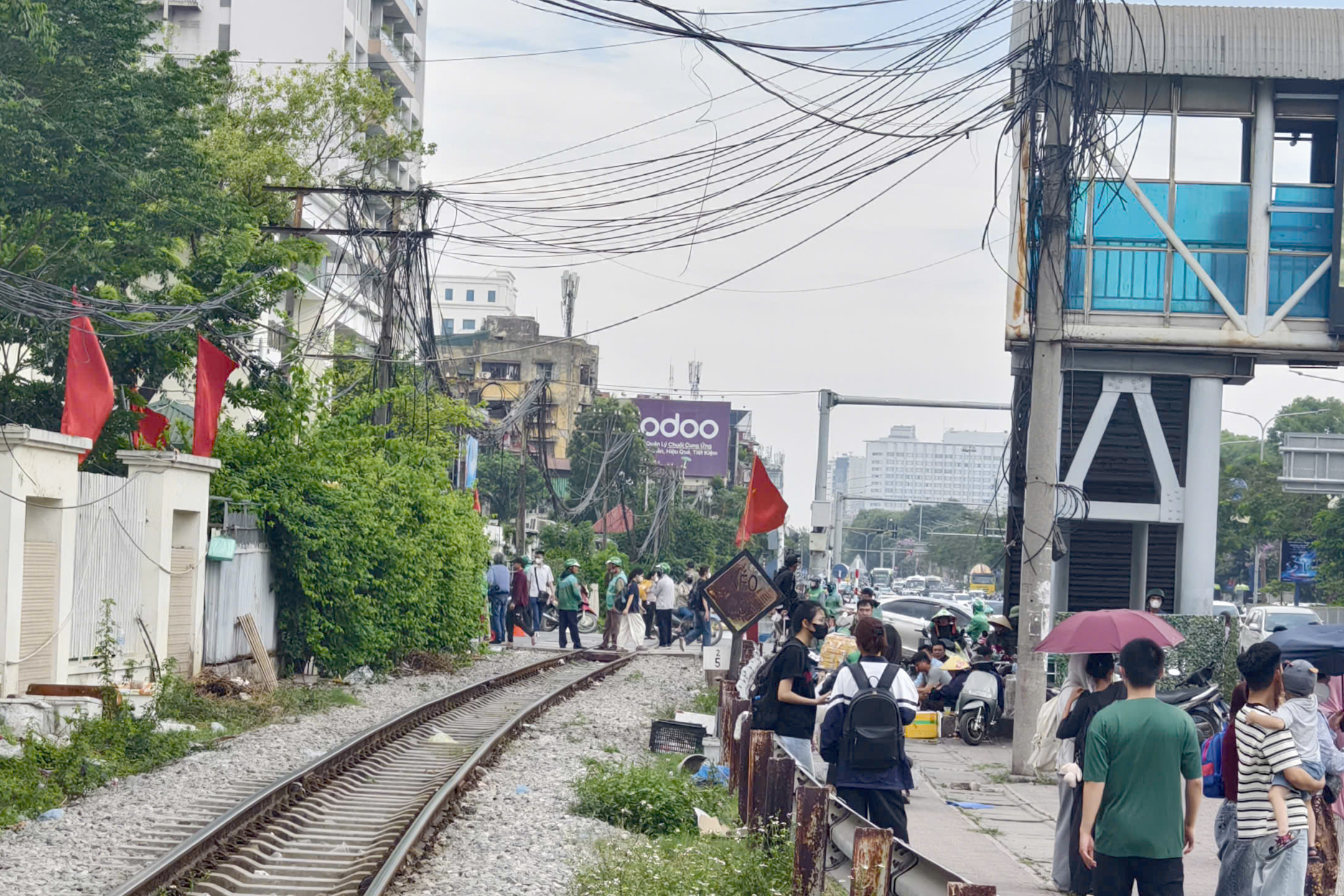 Camera AI "soi'' &ocirc; t&ocirc; đ&oacute;n trả kh&aacute;ch trước cổng Bệnh viện Bạch Mai, CSGT đ&oacute;n l&otilde;ng xử l&yacute;- Ảnh 10.