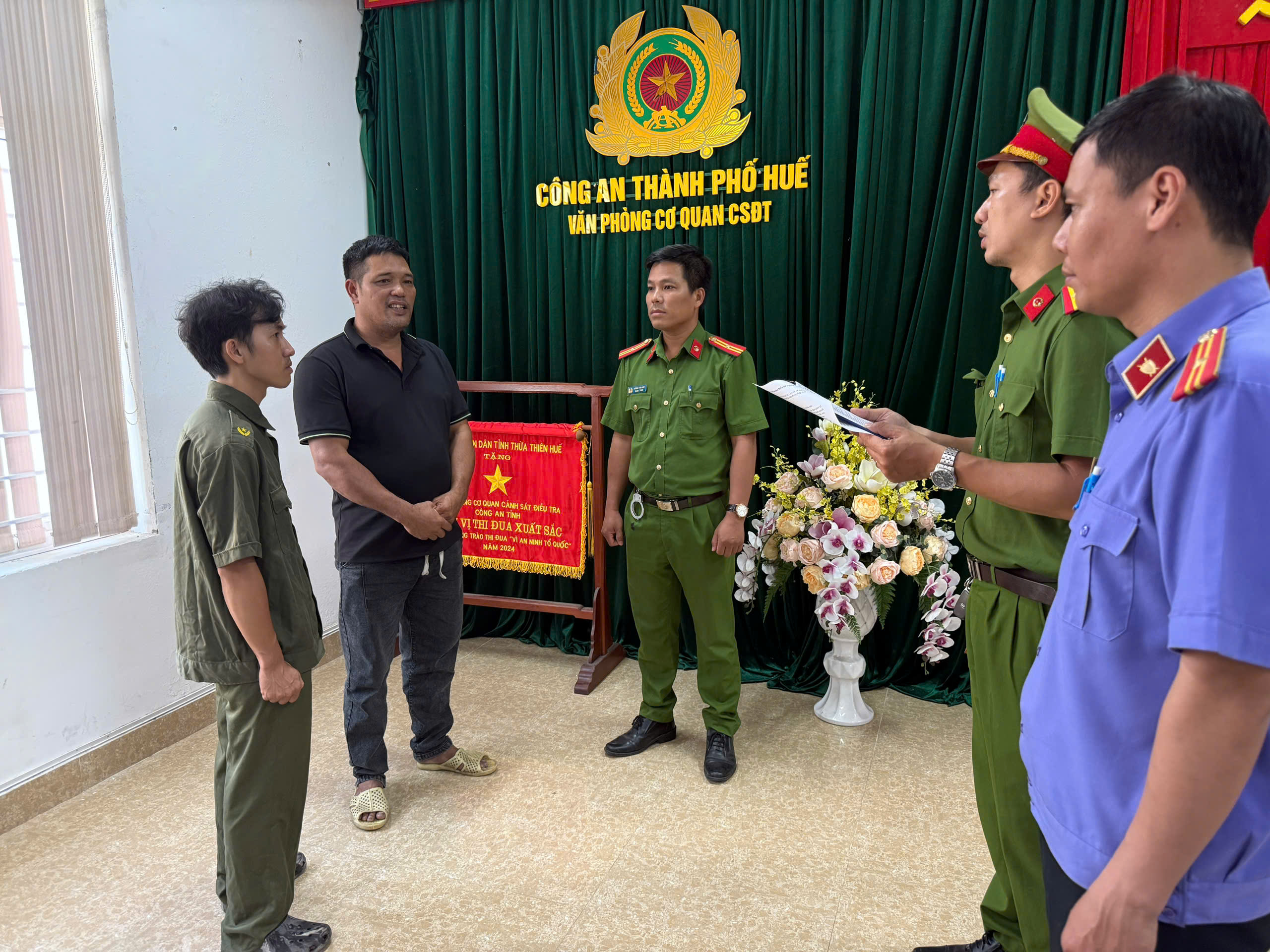 Huế: Điều khiển xe tải v&agrave;o cao tốc đang thi c&ocirc;ng g&acirc;y tai nạn, t&agrave;i xế bị khởi tố- Ảnh 1.