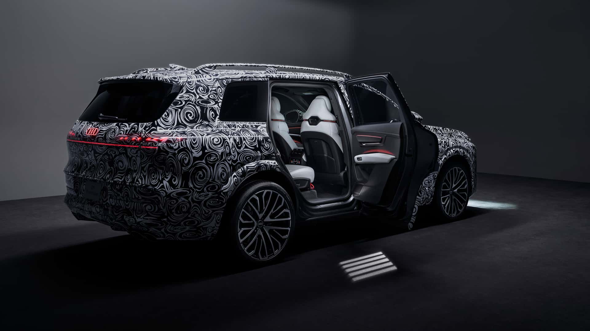 Audi Q9 2027 sẽ có cửa tự đóng, cửa trời tự làm mờ- Ảnh 8. Audi Q9 2027 sẽ có cửa tự đóng, cửa trời tự làm mờ- Ảnh 8.