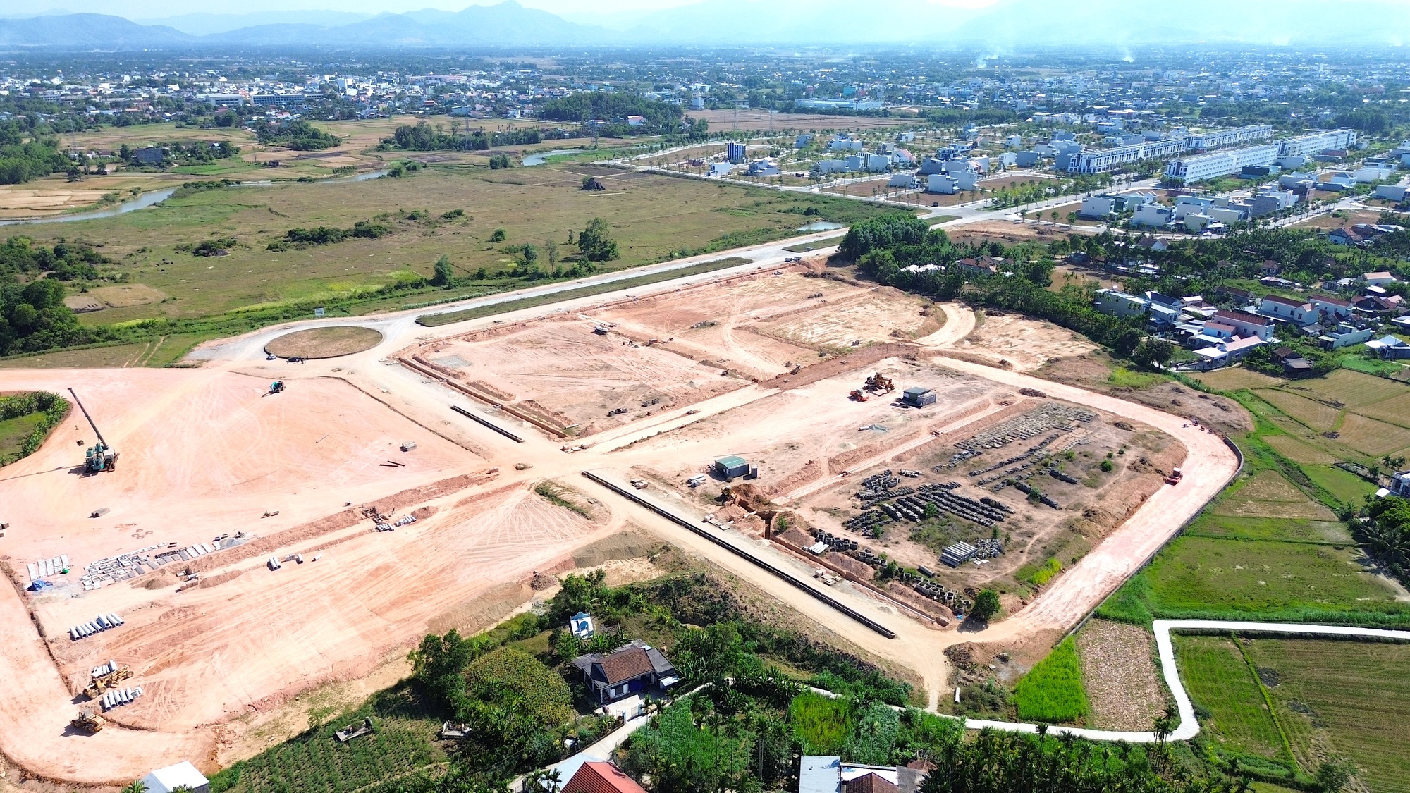 Quảng Ngãi đặt mục tiêu xây dựng hơn 10.000 căn nhà ở xã hội vào năm 2030- Ảnh 3.