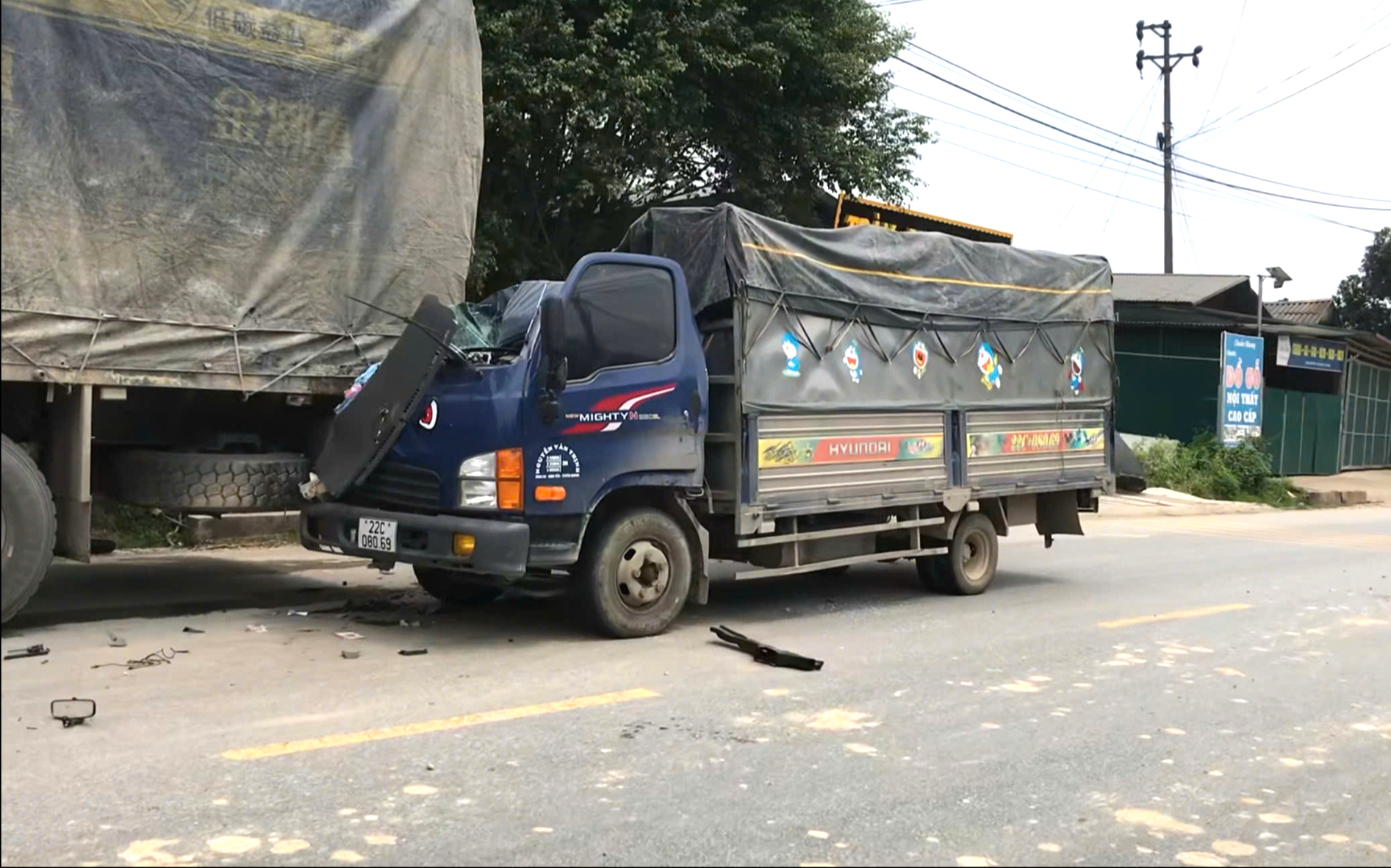 Xe tải đ&acirc;m v&agrave;o xe đầu k&eacute;o tr&ecirc;n QL2 qua Tuy&ecirc;n Quang, một người tử vong tại chỗ- Ảnh 1.