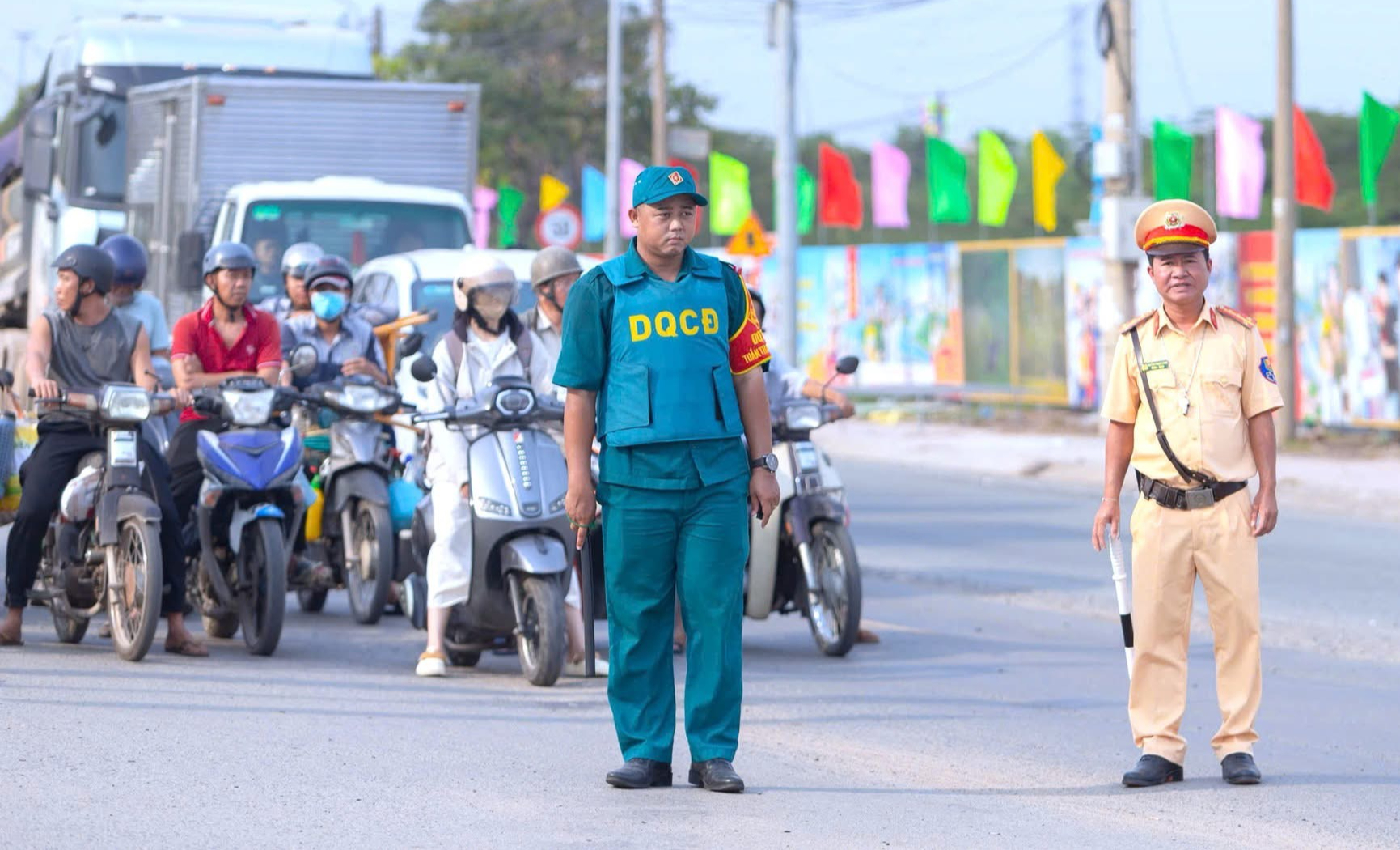 Người d&acirc;n lưu &yacute; lộ tr&igrave;nh thay thế khi Đồng Nai cấm đường phục vụ lễ c&ocirc;ng bố th&agrave;nh phố- Ảnh 2.