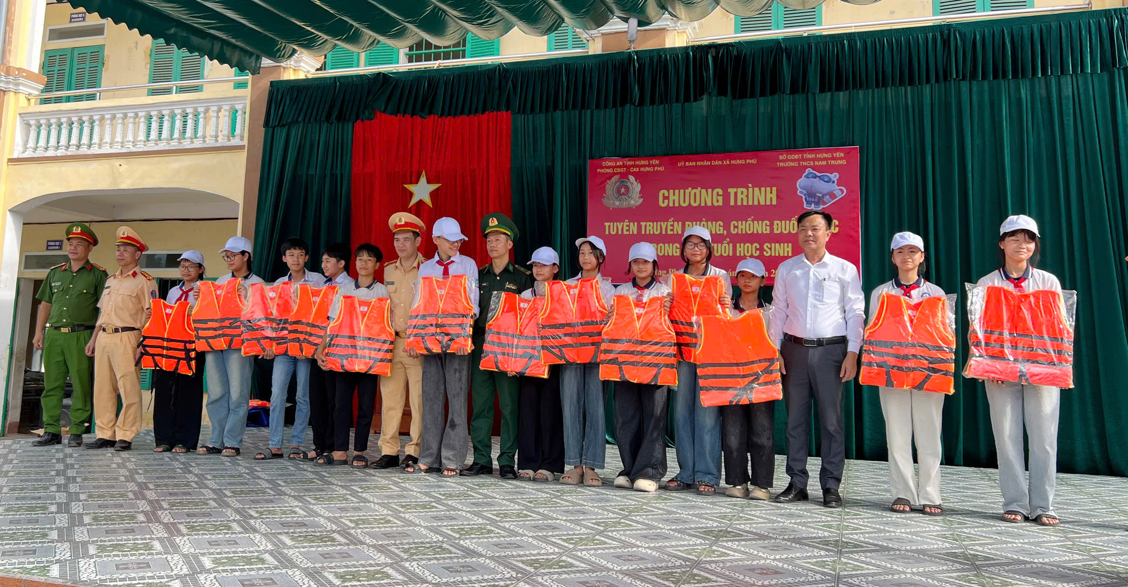 Hưng Y&ecirc;n: Học sinh miền biển h&agrave;o hứng với tiết học đặc biệt cuối tuần- Ảnh 9.