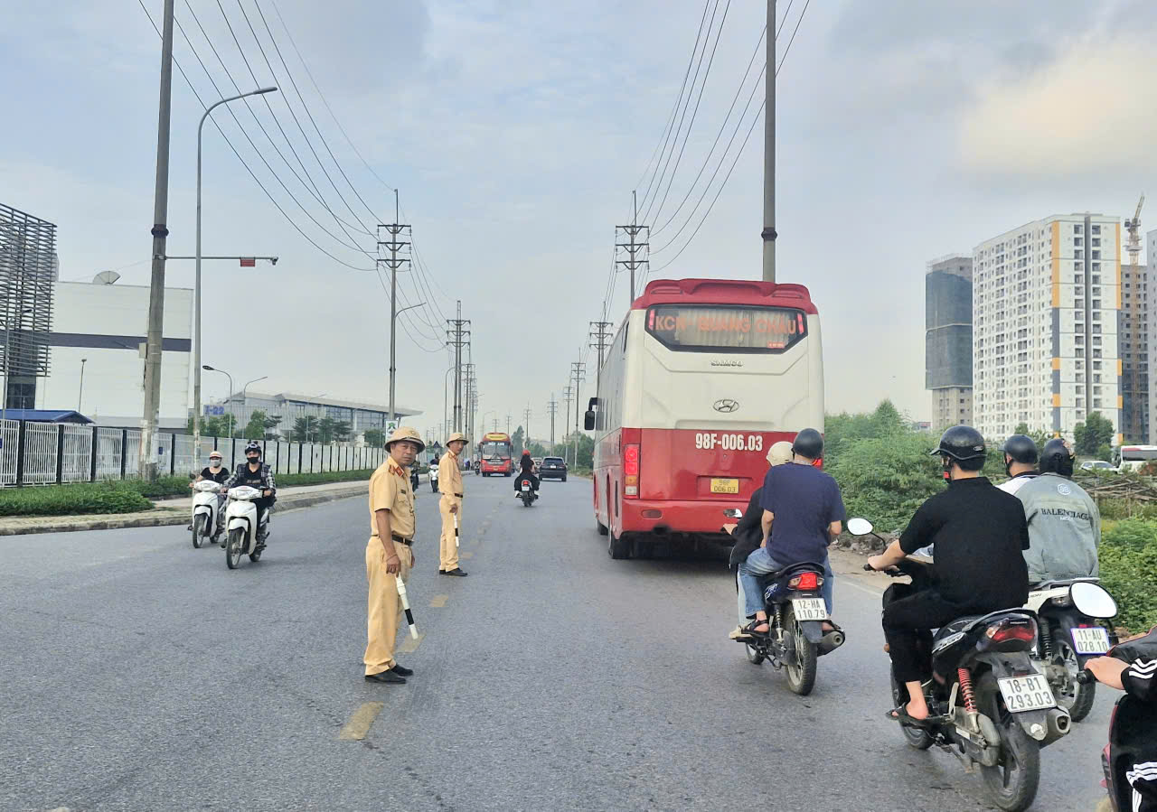 Bắc Ninh: Giảm t&igrave;nh trạng &ugrave;n tắc giao th&ocirc;ng tại c&aacute;c điểm n&oacute;ng KCN- Ảnh 5.