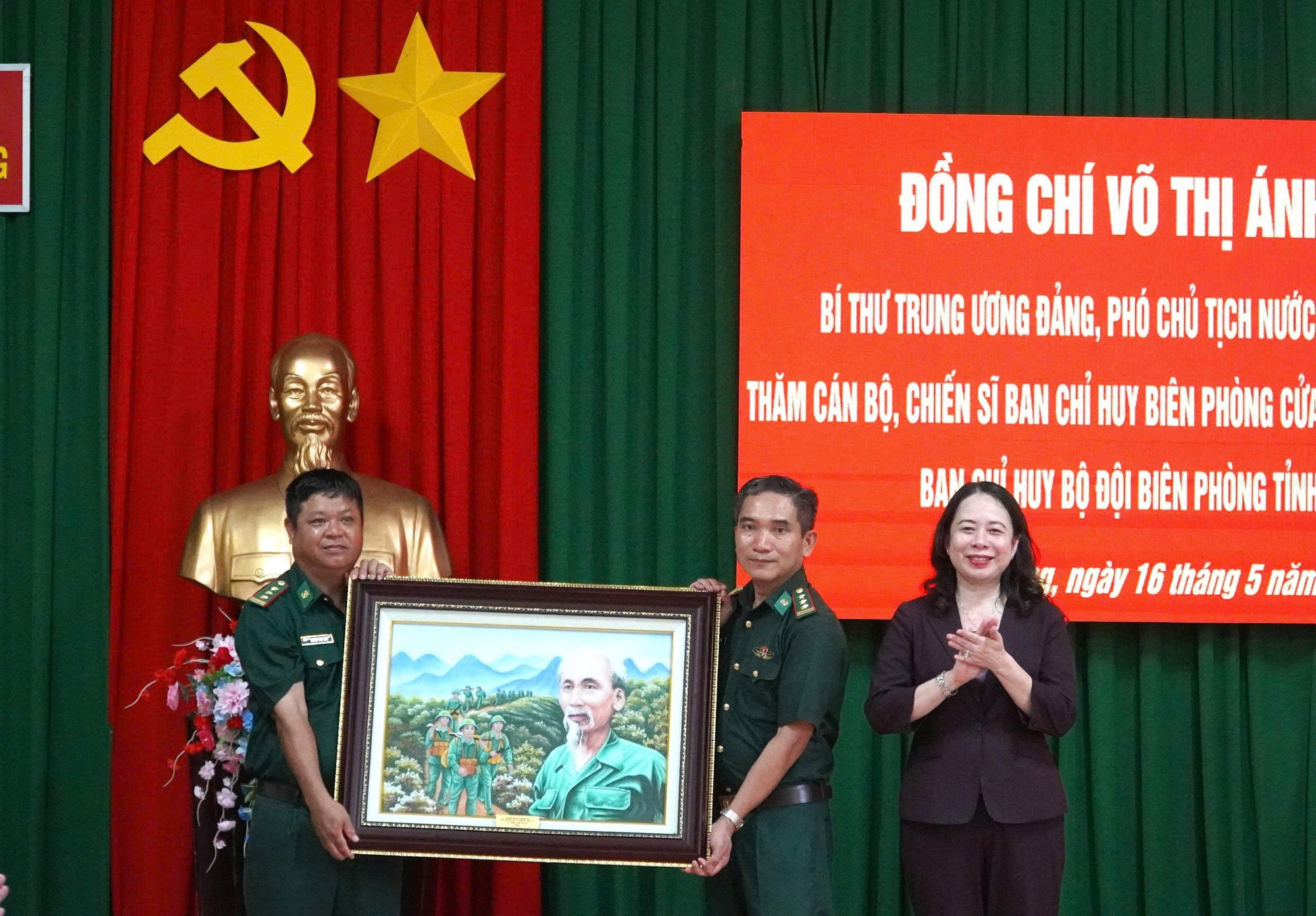 Ph&oacute; Chủ tịch nước V&otilde; Thị &Aacute;nh Xu&acirc;n thăm c&aacute;n bộ, chiến sĩ Bi&ecirc;n ph&ograve;ng Cửa khẩu Dương Đ&ocirc;ng- Ảnh 3.