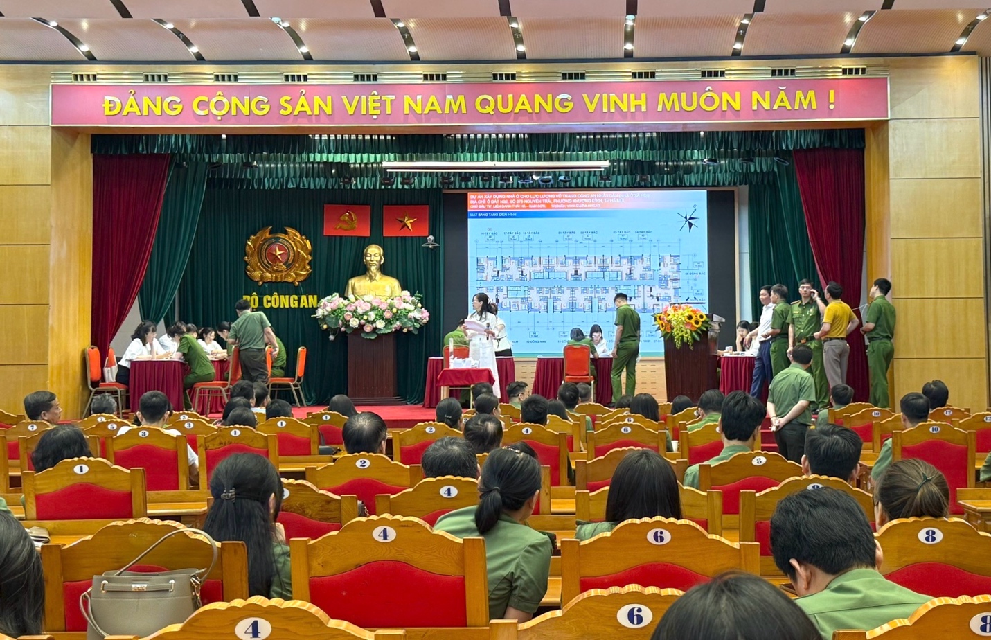 Bốc thăm căn hộ dự án dành cho cán bộ chiến sỹ tại 275 Nguyễn Trãi- Ảnh 1.