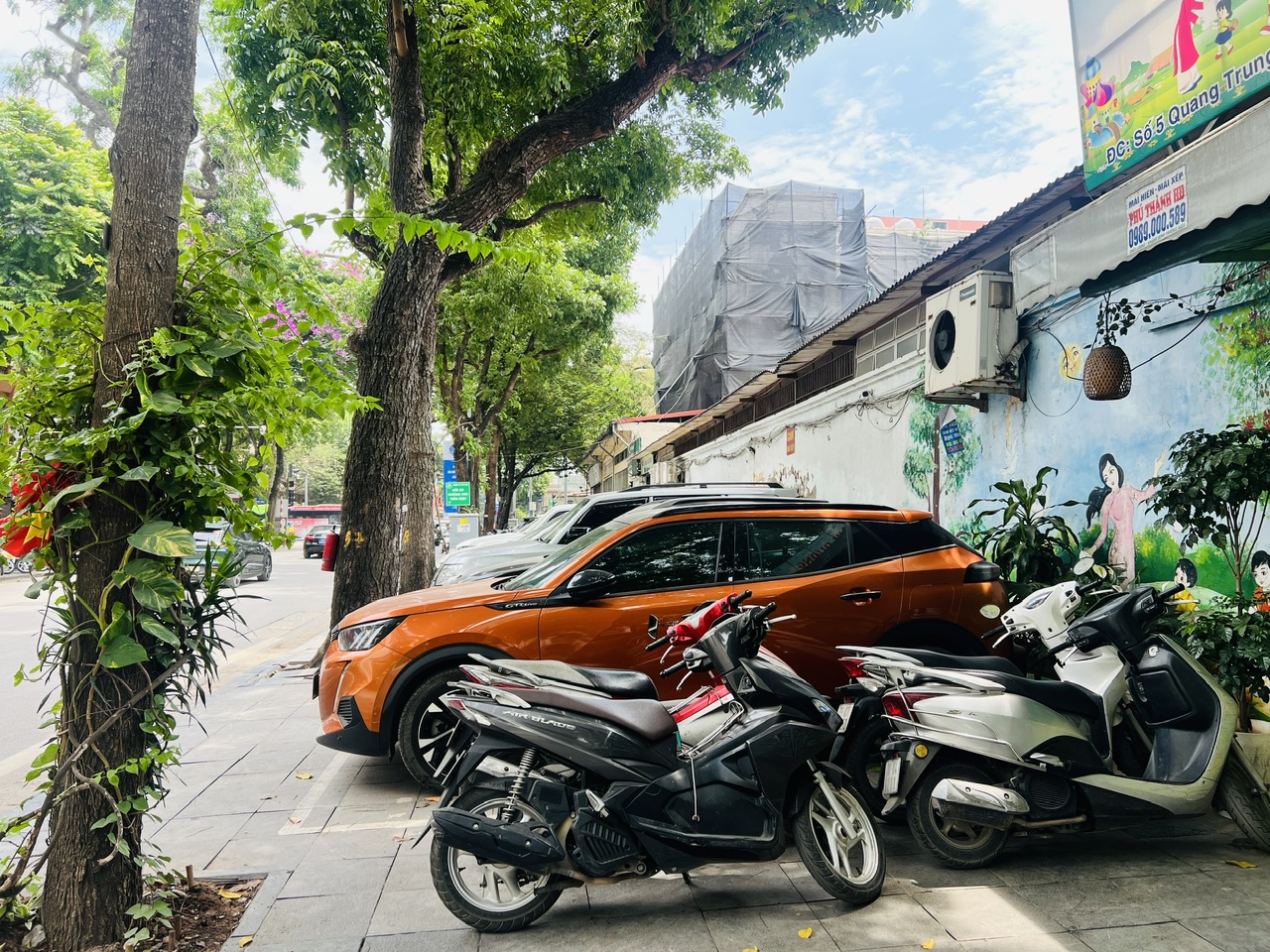 H&agrave; Nội: Cận cảnh c&aacute;c tuyến phố c&oacute; mức ph&iacute; sử dụng tạm thời vỉa h&egrave; l&ograve;ng đường cao nhất- Ảnh 4.