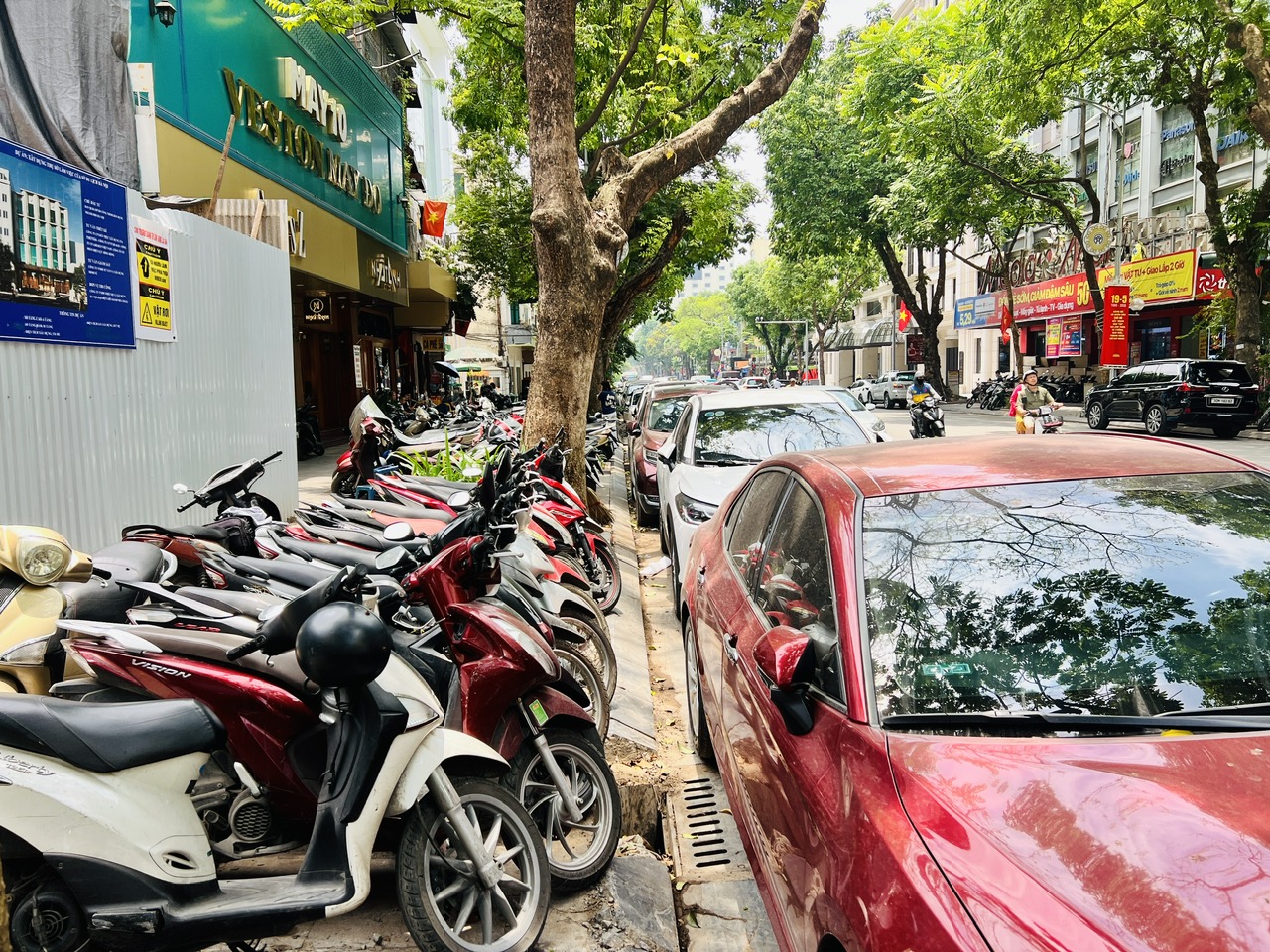 H&agrave; Nội: Cận cảnh c&aacute;c tuyến phố c&oacute; mức ph&iacute; sử dụng tạm thời vỉa h&egrave; l&ograve;ng đường cao nhất- Ảnh 3.