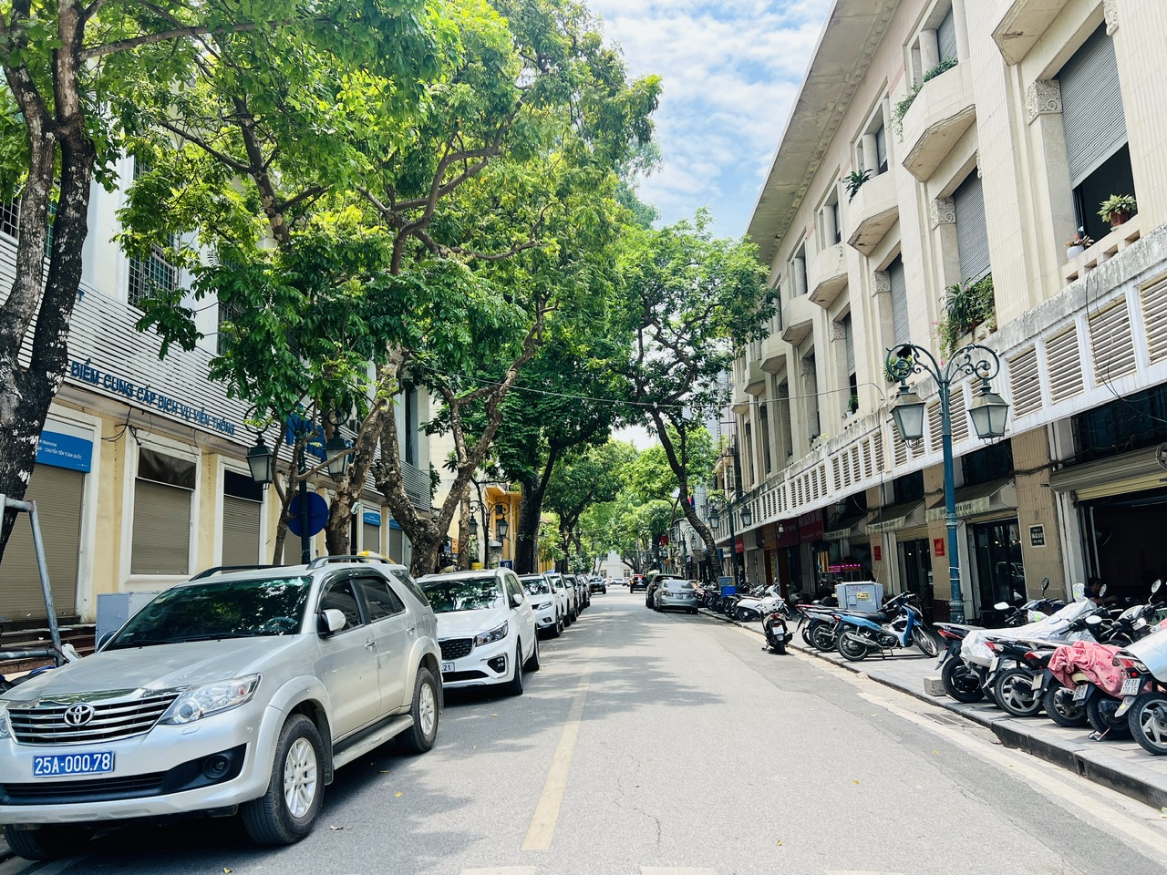 H&agrave; Nội: Cận cảnh c&aacute;c tuyến phố c&oacute; mức ph&iacute; sử dụng tạm thời vỉa h&egrave; l&ograve;ng đường cao nhất- Ảnh 5.