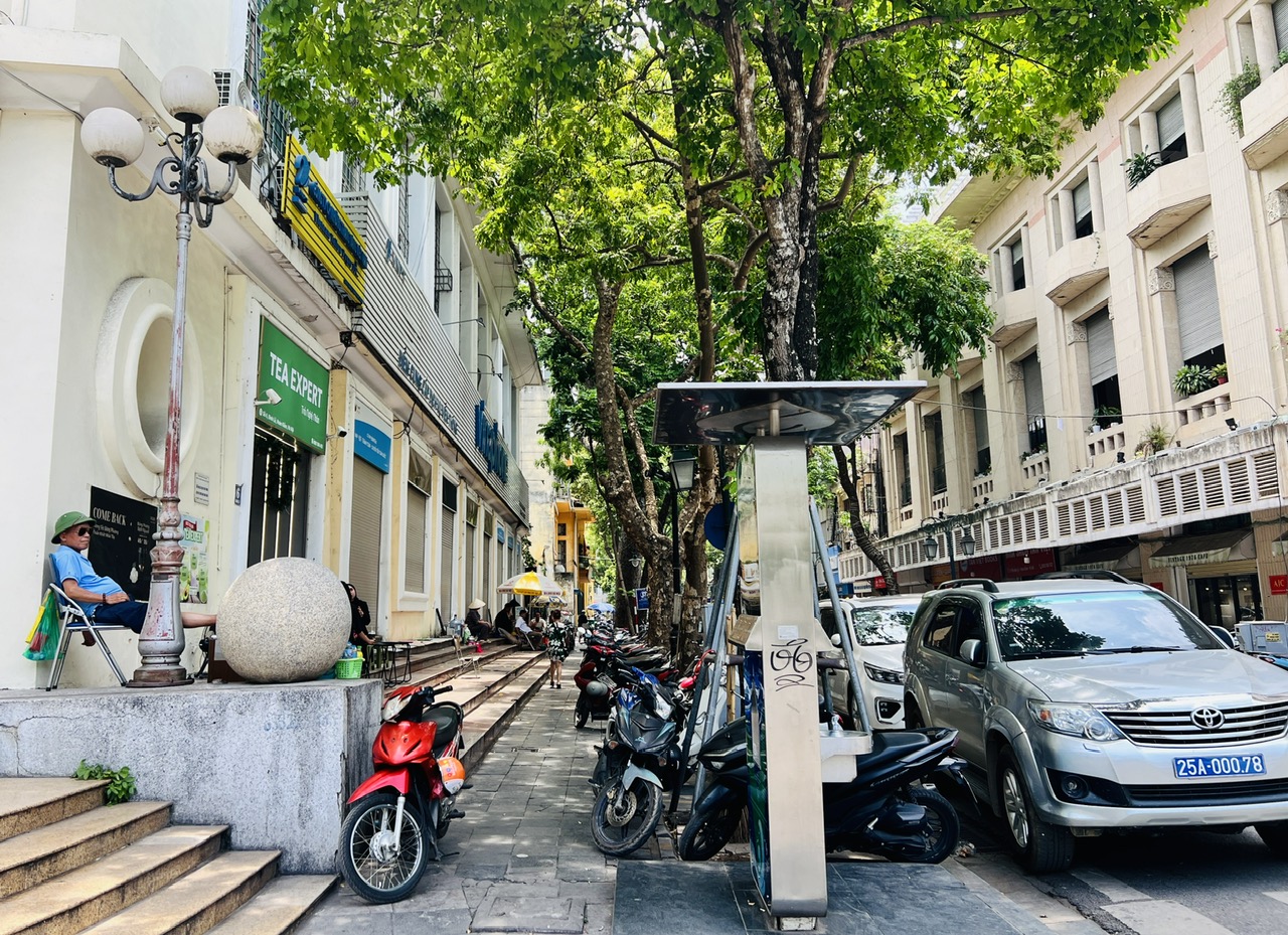 H&agrave; Nội: Cận cảnh c&aacute;c tuyến phố c&oacute; mức ph&iacute; sử dụng tạm thời vỉa h&egrave; l&ograve;ng đường cao nhất- Ảnh 6.