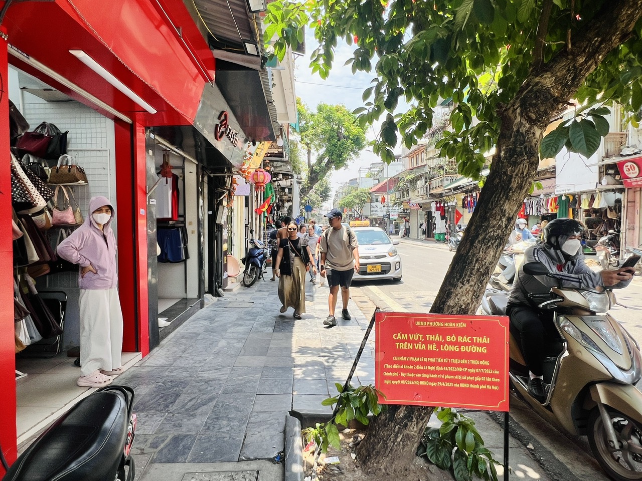 H&agrave; Nội: Cận cảnh c&aacute;c tuyến phố c&oacute; mức ph&iacute; sử dụng tạm thời vỉa h&egrave; l&ograve;ng đường cao nhất- Ảnh 10.
