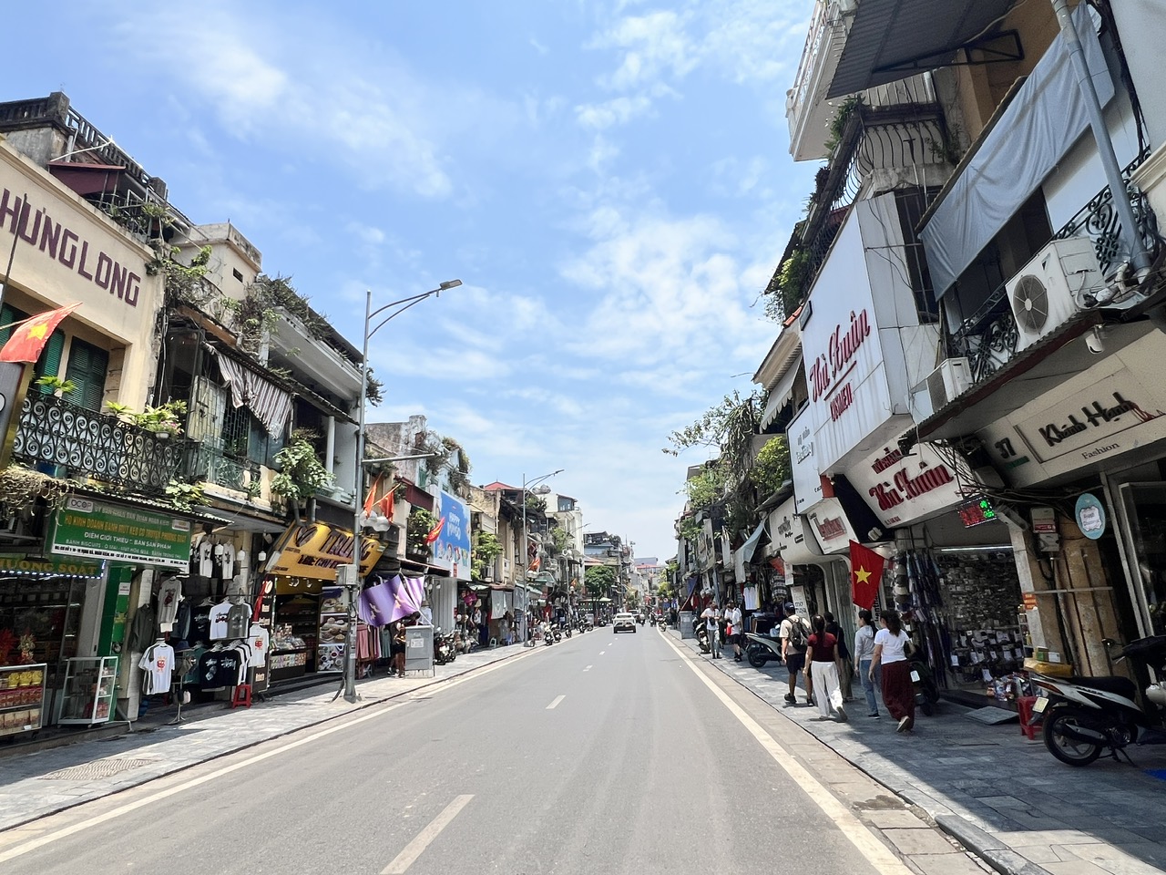 H&agrave; Nội: Cận cảnh c&aacute;c tuyến phố c&oacute; mức ph&iacute; sử dụng tạm thời vỉa h&egrave; l&ograve;ng đường cao nhất- Ảnh 9.
