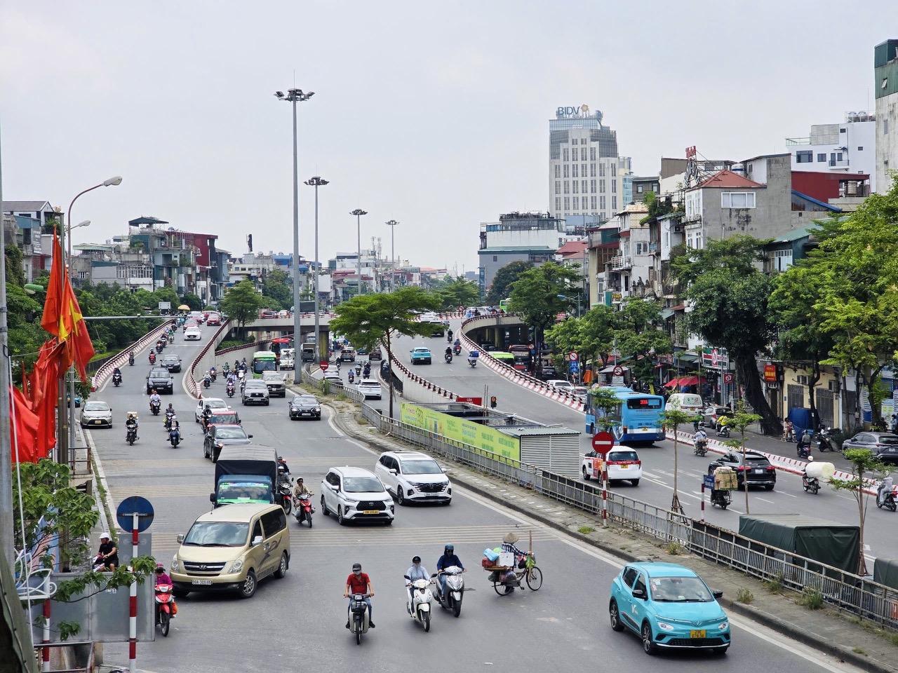 H&agrave; Nội: Cận cảnh c&aacute;c tuyến phố c&oacute; mức ph&iacute; sử dụng tạm thời vỉa h&egrave; l&ograve;ng đường cao nhất- Ảnh 16.