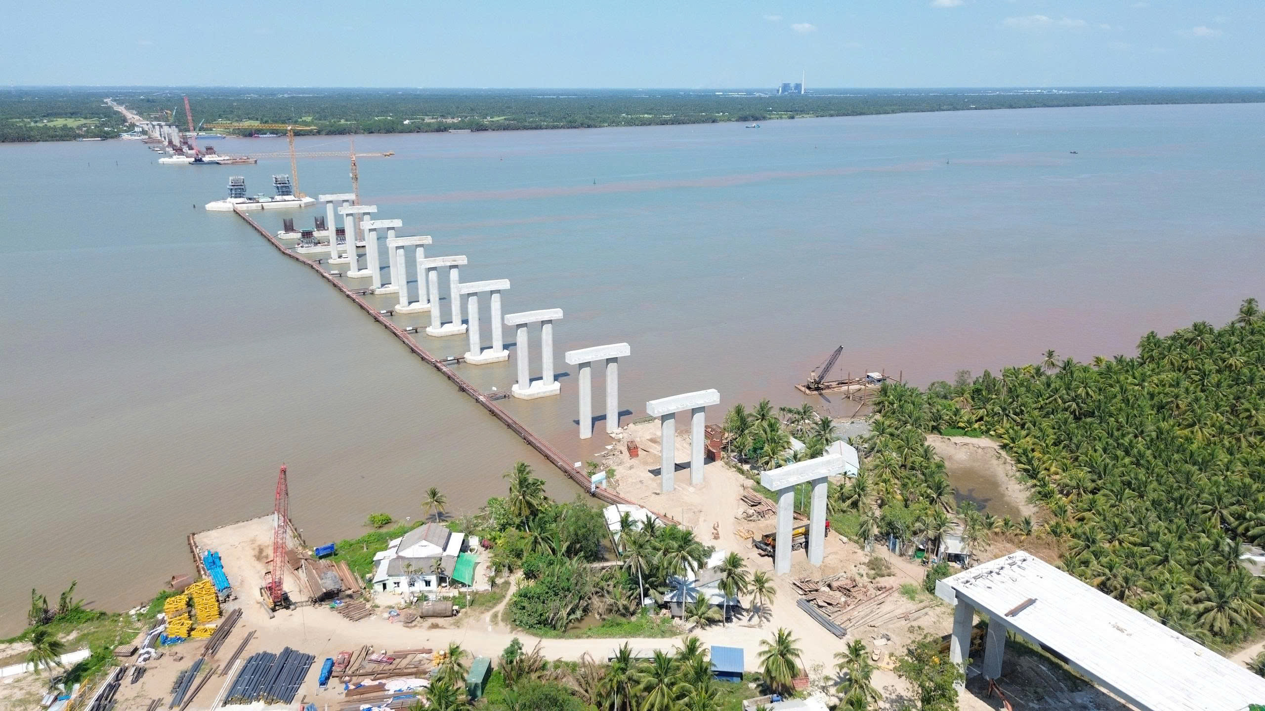 Siết chặt an to&agrave;n lao động tại c&ocirc;ng trường cầu Đại Ng&atilde;i- Ảnh 1.