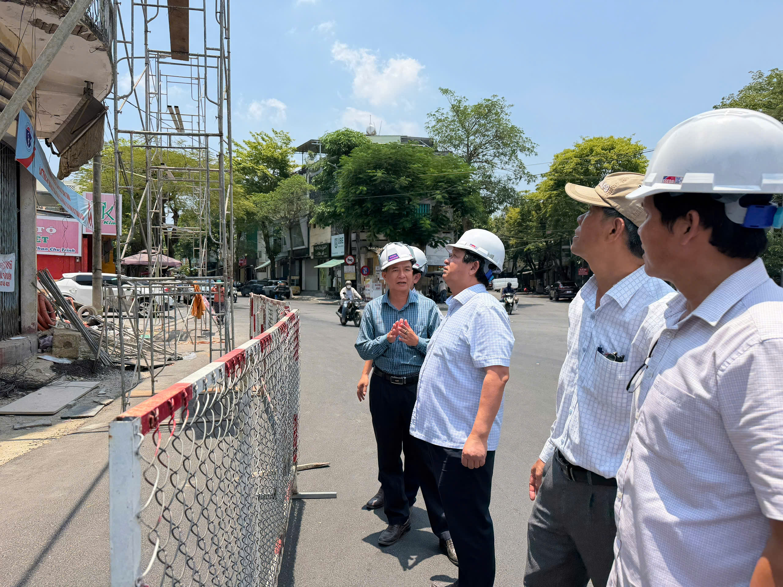 Phá dỡ nhà công sản để mở rộng nút giao thông ở trung tâm đô thị Quảng Ngãi- Ảnh 4. Phá dỡ nhà công sản để mở rộng nút giao thông ở trung tâm đô thị Quảng Ngãi- Ảnh 4.