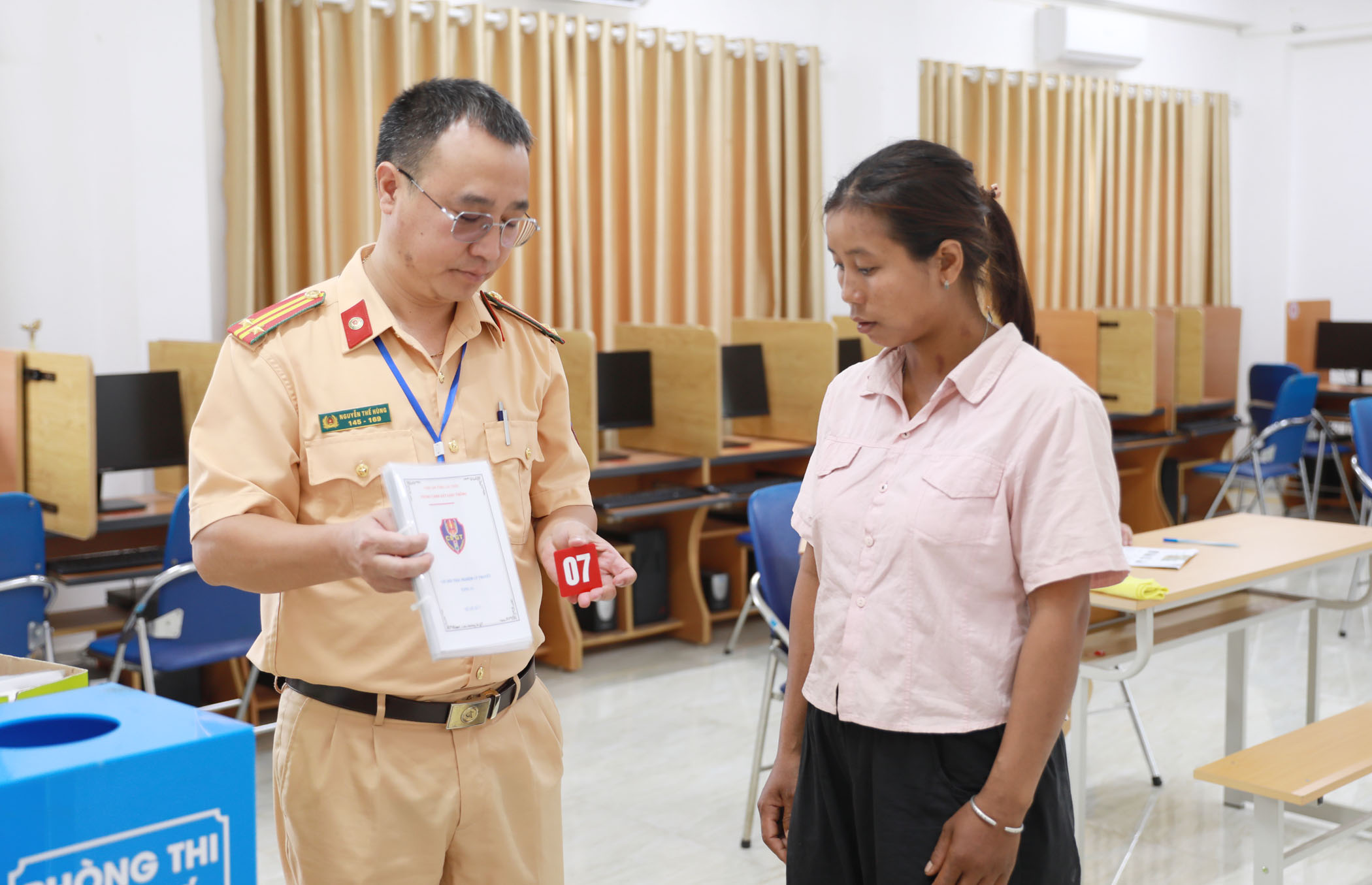 Lai Ch&acirc;u: Đưa tiếng đồng b&agrave;o thiểu số v&agrave;o tuy&ecirc;n truyền, s&aacute;t hạch thi giấy ph&eacute;p l&aacute;i xe- Ảnh 5.
