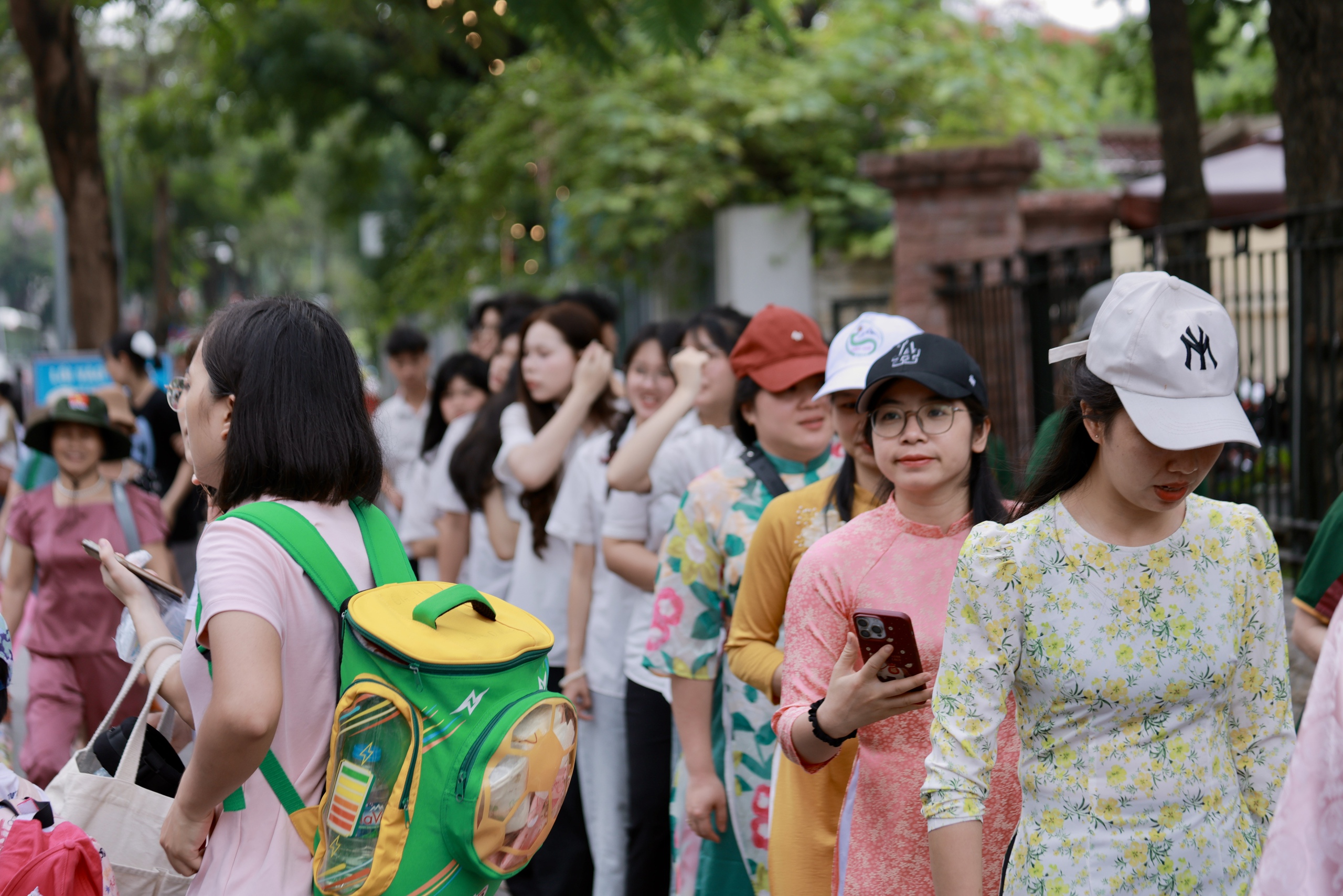 D&ograve;ng người th&agrave;nh k&iacute;nh về &ldquo;địa chỉ đỏ&rdquo; mang t&ecirc;n Chủ tịch Hồ Ch&iacute; Minh- Ảnh 4.