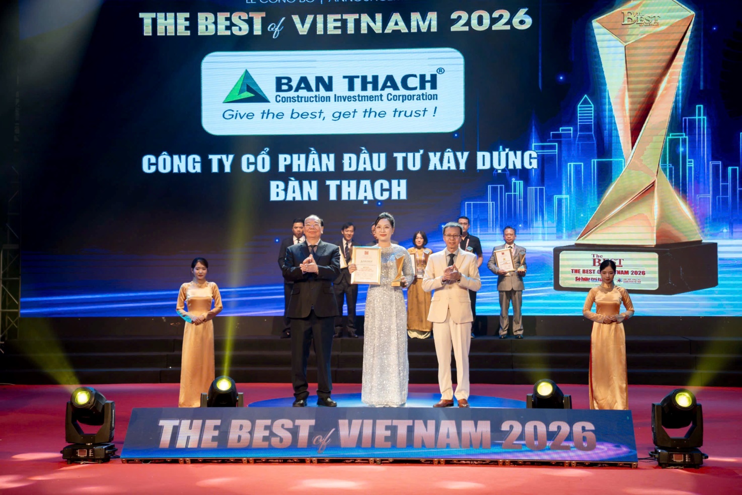 B&agrave;n Thạch ghi dấu ấn với danh hiệu &ldquo;Top 10 c&ocirc;ng ty x&acirc;y dựng tốt nhất Việt Nam 2026&rdquo;- Ảnh 1.