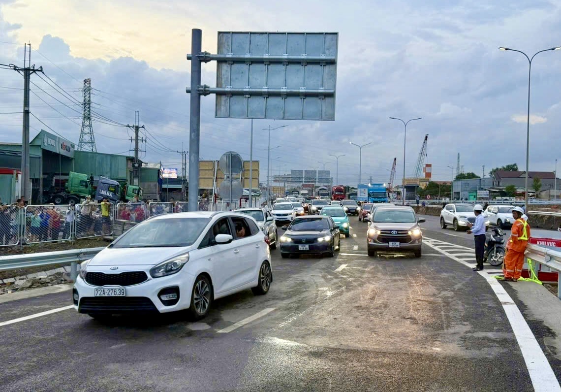 Th&ocirc;ng xe to&agrave;n tuyến cao tốc Bi&ecirc;n H&ograve;a - Vũng T&agrave;u d&agrave;i hơn 54km- Ảnh 1.