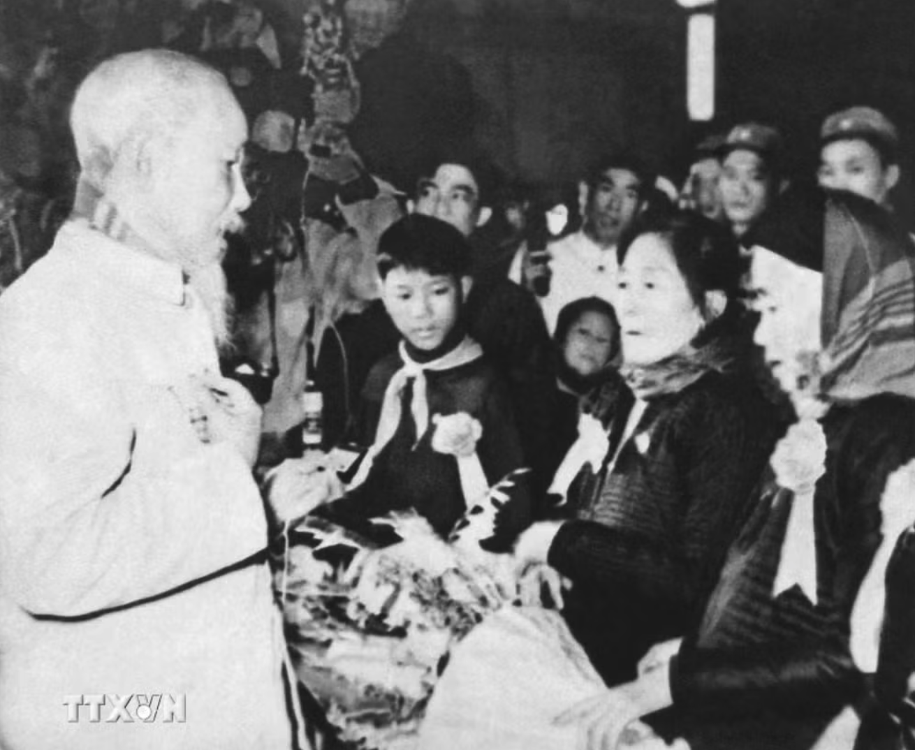 Chủ tịch Hồ Ch&iacute; Minh: Từ kh&aacute;t vọng cứu nước đến giải ph&oacute;ng d&acirc;n tộc, con người- Ảnh 3.