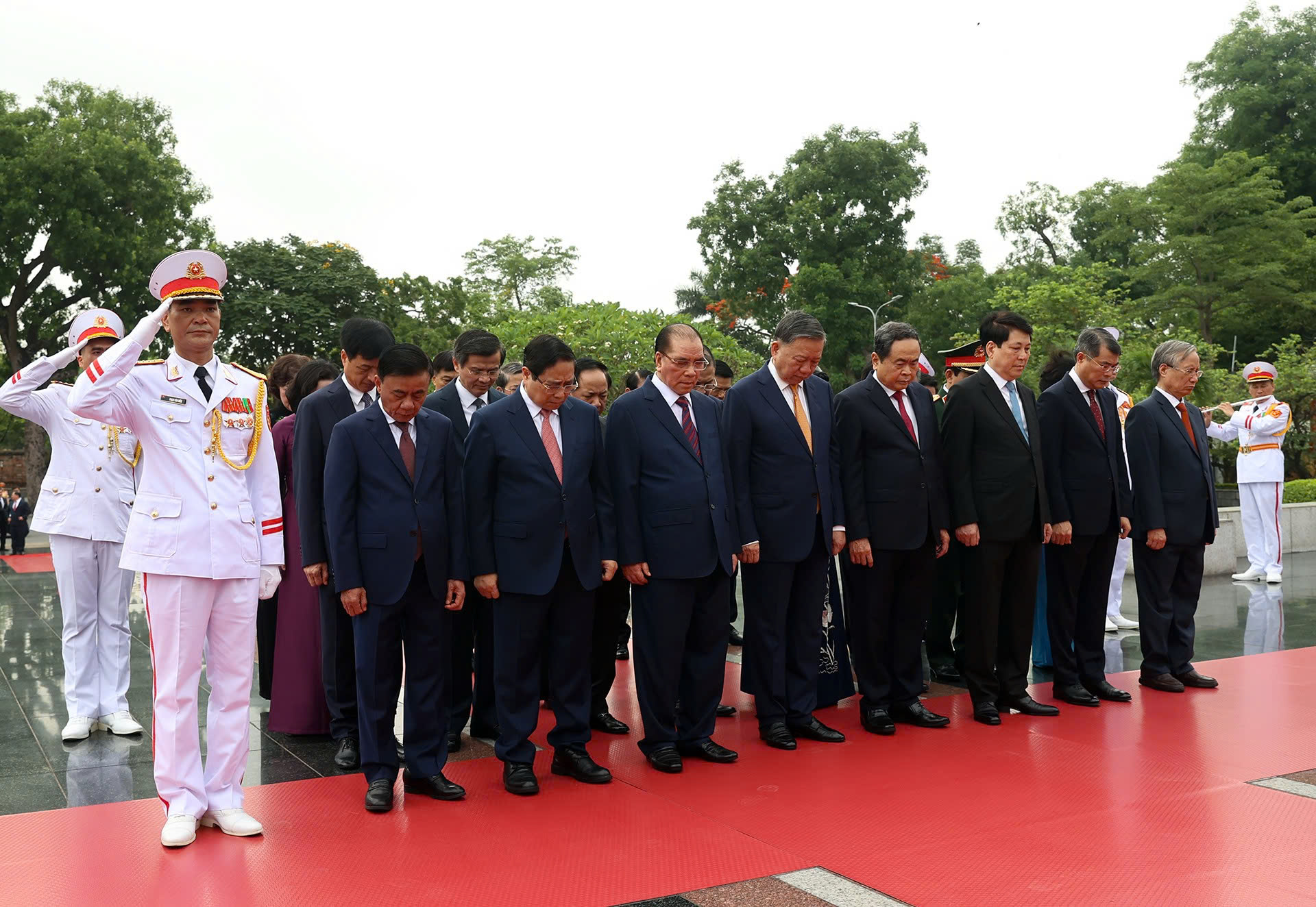 L&atilde;nh đạo Đảng, Nh&agrave; nước v&agrave;o Lăng viếng Chủ tịch Hồ Ch&iacute; Minh- Ảnh 8.