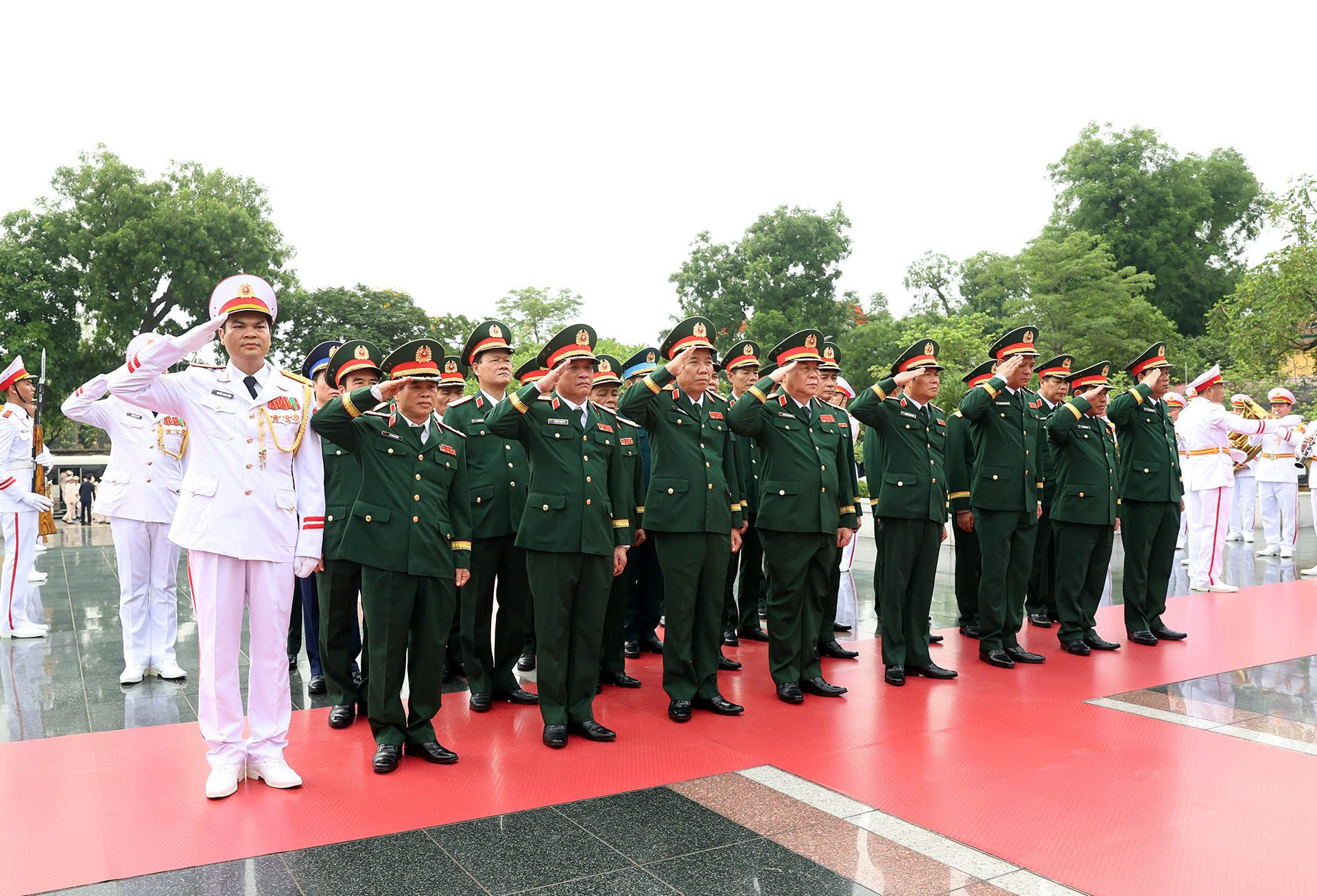 L&atilde;nh đạo Đảng, Nh&agrave; nước v&agrave;o Lăng viếng Chủ tịch Hồ Ch&iacute; Minh- Ảnh 9.