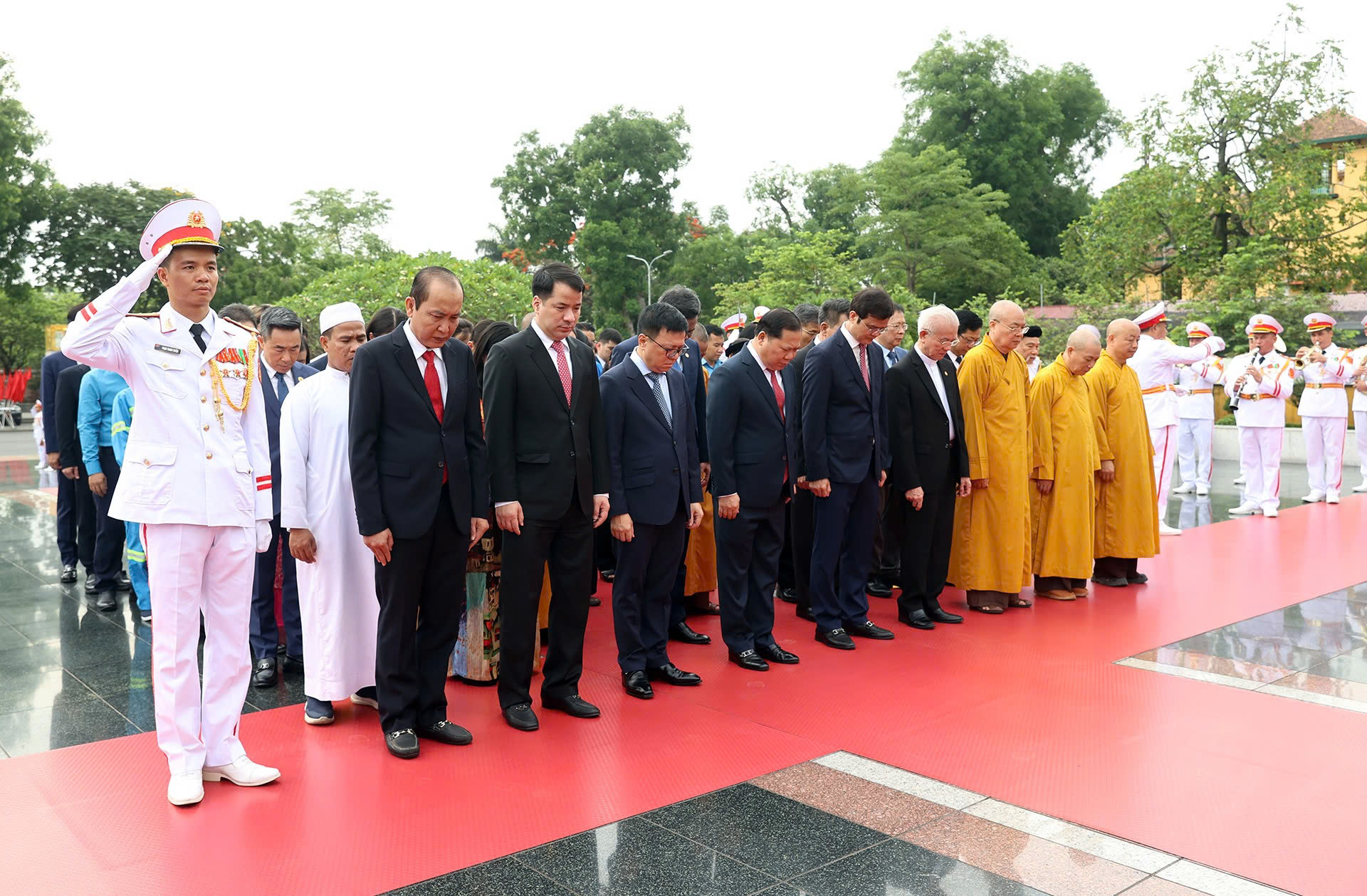 L&atilde;nh đạo Đảng, Nh&agrave; nước v&agrave;o Lăng viếng Chủ tịch Hồ Ch&iacute; Minh- Ảnh 11.