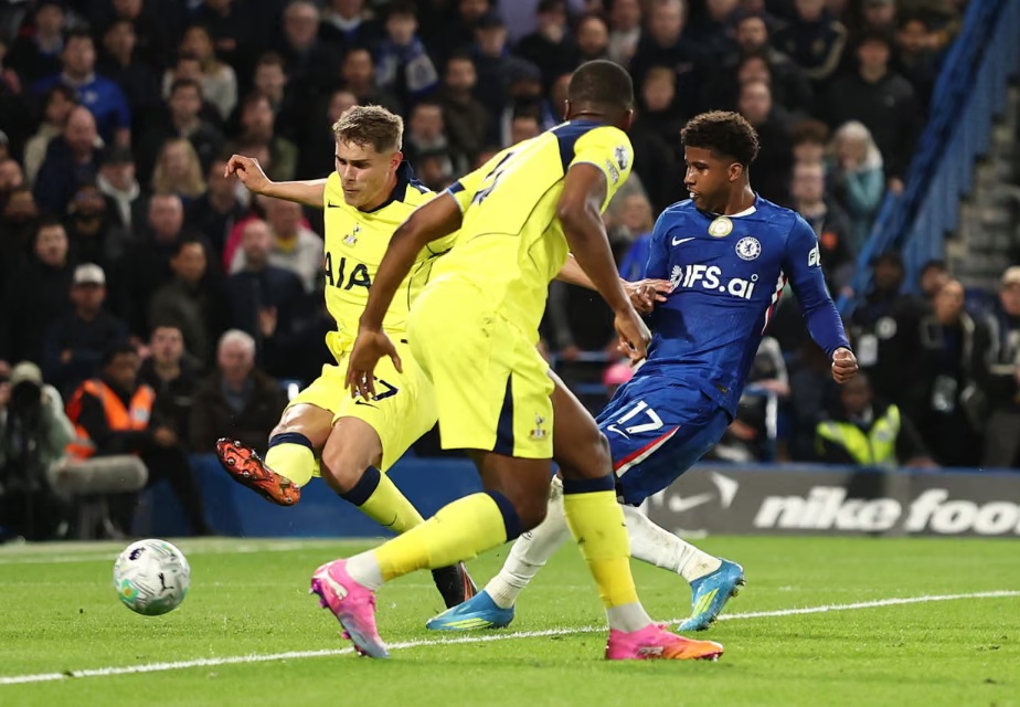 Enzo lập siêu phẩm, Chelsea hạ gục Tottenham ở derby London- Ảnh 2. Enzo lập siêu phẩm, Chelsea hạ gục Tottenham ở derby London- Ảnh 2.