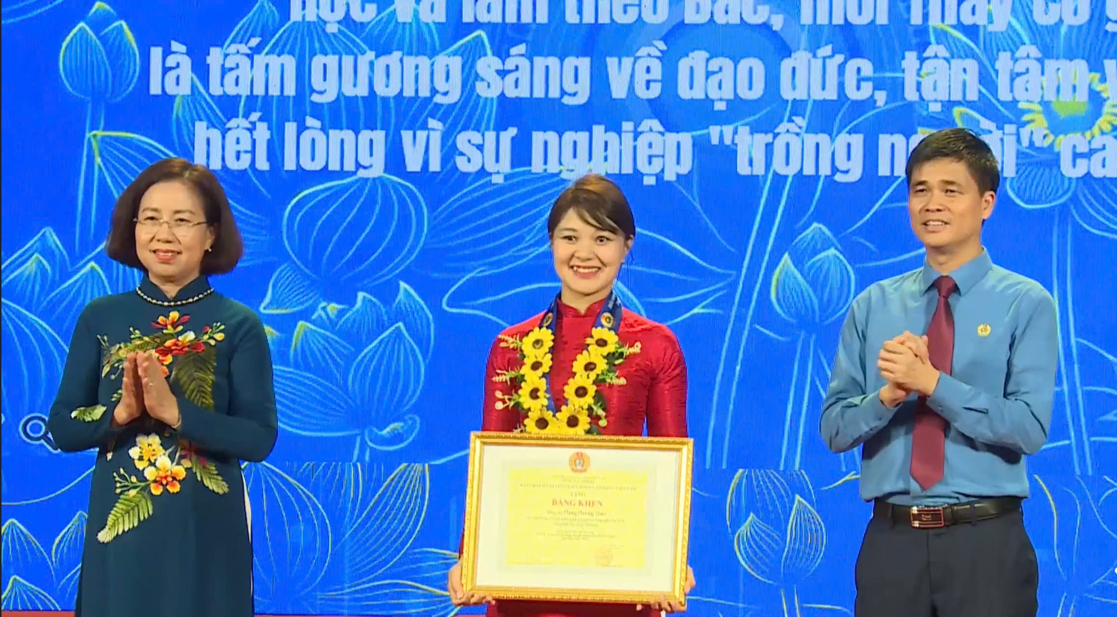 T&ocirc;n vinh hai điển h&igrave;nh ng&agrave;nh X&acirc;y dựng học tập v&agrave; l&agrave;m theo B&aacute;c- Ảnh 2.