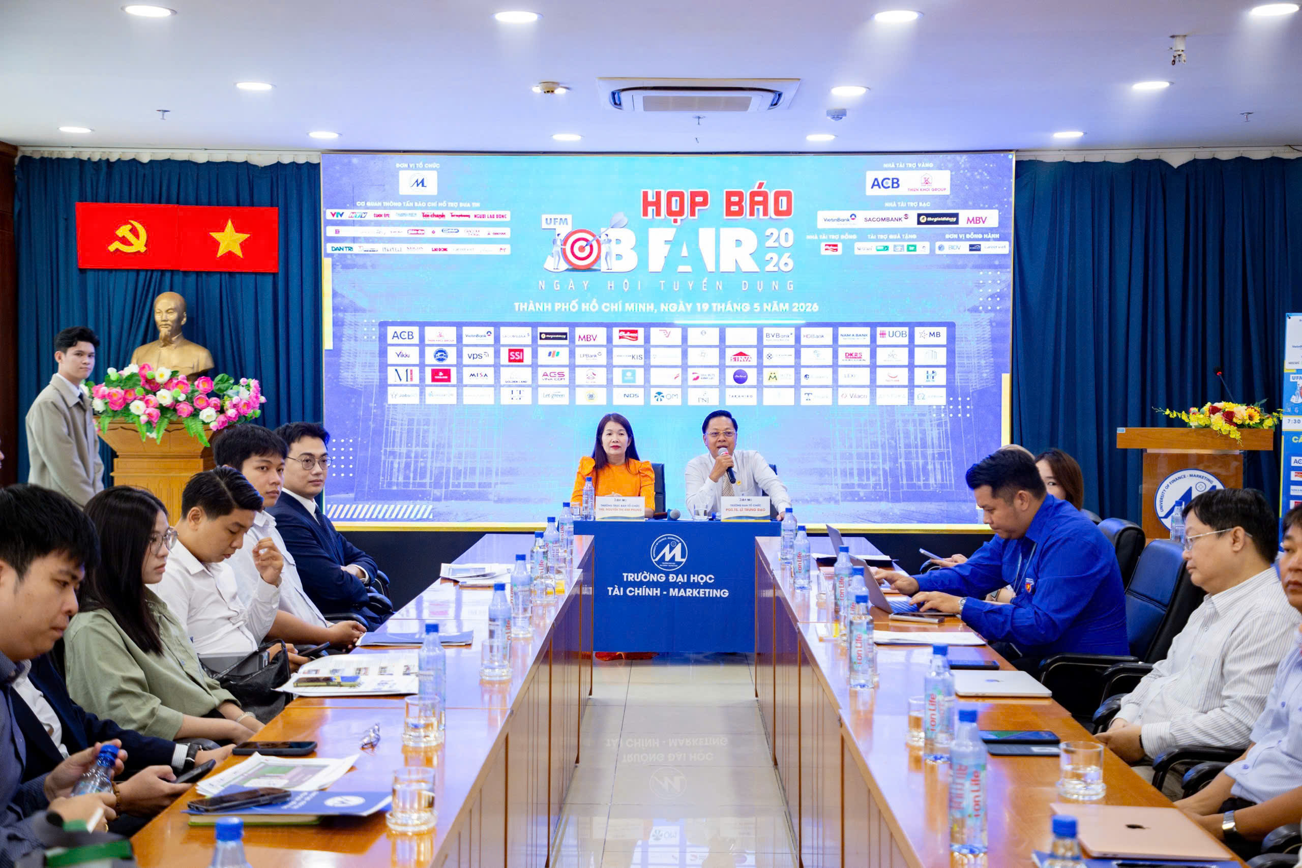 Ngành bất động sản: Vì sao ứng viên giỏi chuyên môn vẫn phải bắt đầu từ kinh doanh?- Ảnh 1. Ngành bất động sản: Vì sao ứng viên giỏi chuyên môn vẫn phải bắt đầu từ kinh doanh?- Ảnh 1.