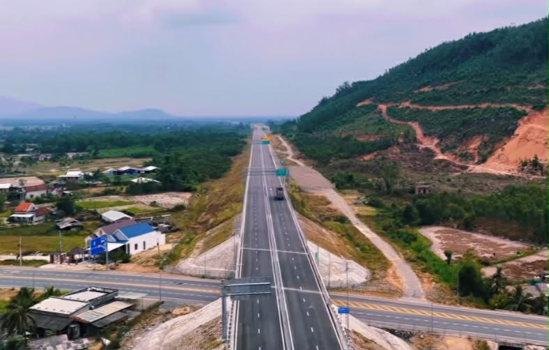 Niềm vui người thợ trong "ng&agrave;y đại thắng" đưa tuyến cao tốc qua Gia Lai v&agrave;o khai th&aacute;c- Ảnh 5.