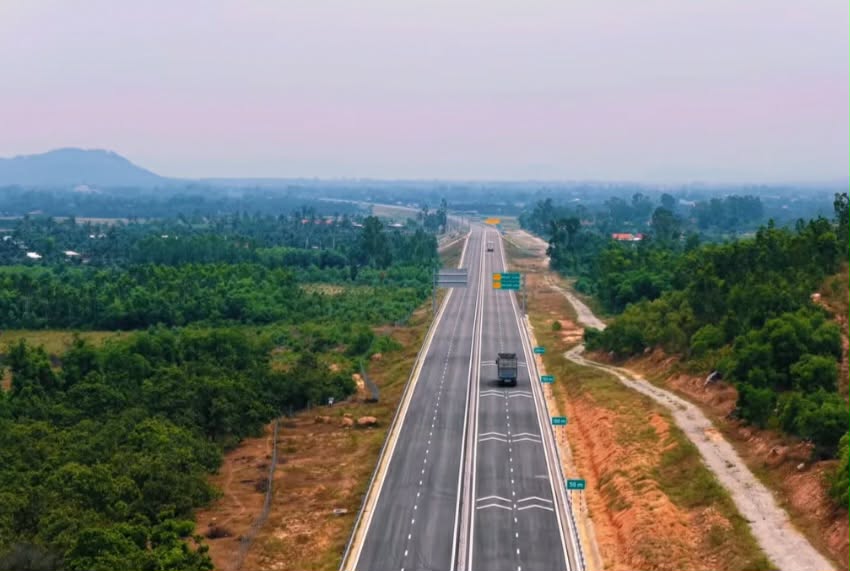 Niềm vui người thợ trong "ng&agrave;y đại thắng" đưa tuyến cao tốc qua Gia Lai v&agrave;o khai th&aacute;c- Ảnh 3.