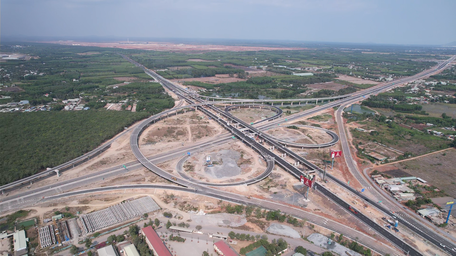 Xử l&yacute; nh&oacute;m thanh ni&ecirc;n bốc đầu xe, quay clip đăng l&ecirc;n mạng x&atilde; hội để c&acirc;u view- Ảnh 3.