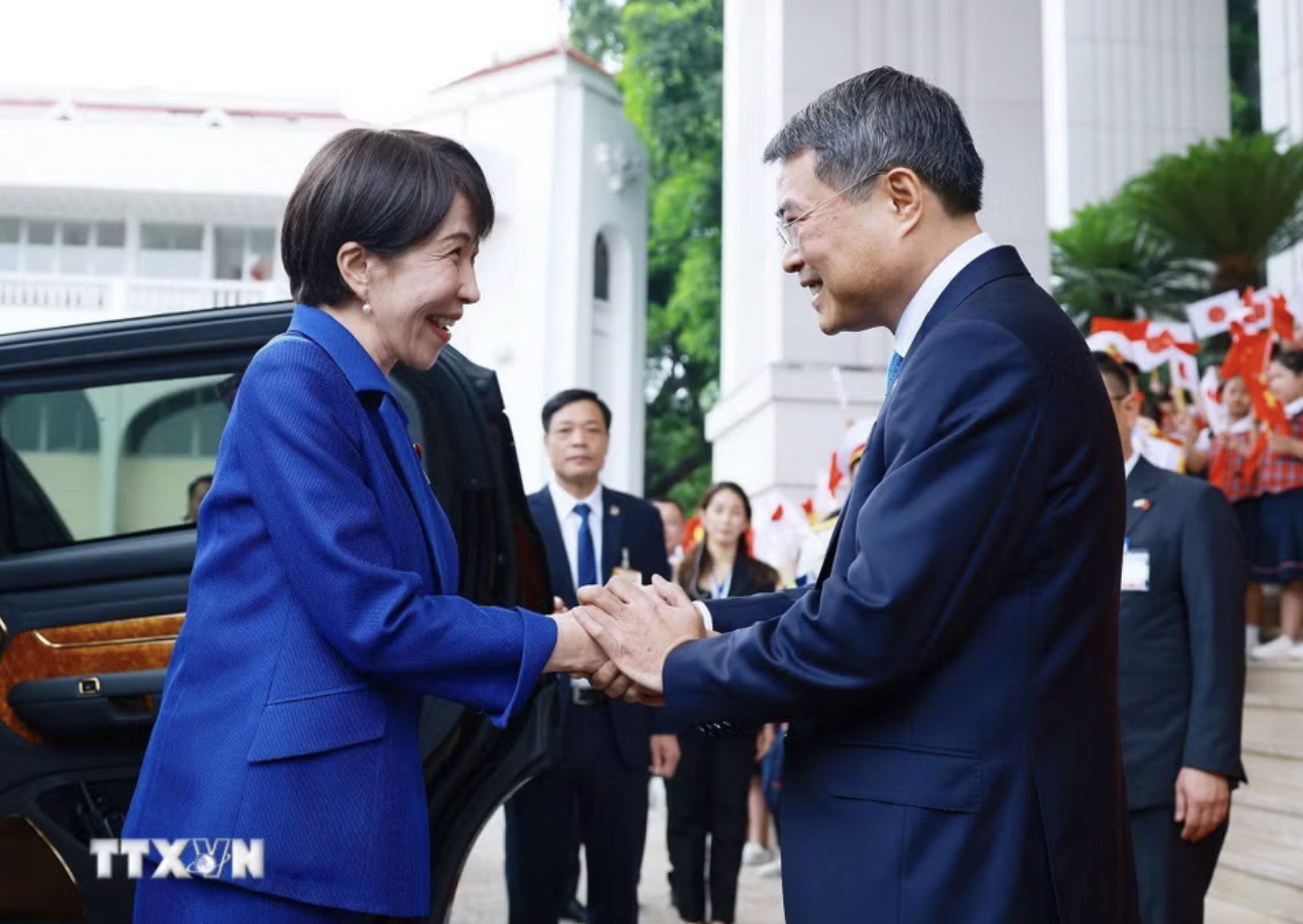 Thủ tướng L&ecirc; Minh Hưng chủ tr&igrave; lễ đ&oacute;n ch&iacute;nh thức Thủ tướng Nhật Bản- Ảnh 1.