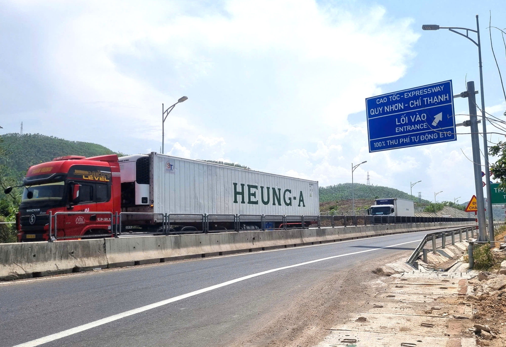 Niềm vui người thợ trong "ng&agrave;y đại thắng" đưa tuyến cao tốc qua Gia Lai v&agrave;o khai th&aacute;c- Ảnh 10.