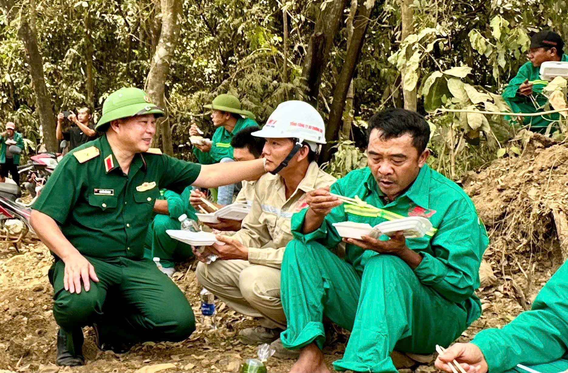 Niềm vui người thợ trong "ng&agrave;y đại thắng" đưa tuyến cao tốc qua Gia Lai v&agrave;o khai th&aacute;c- Ảnh 1.