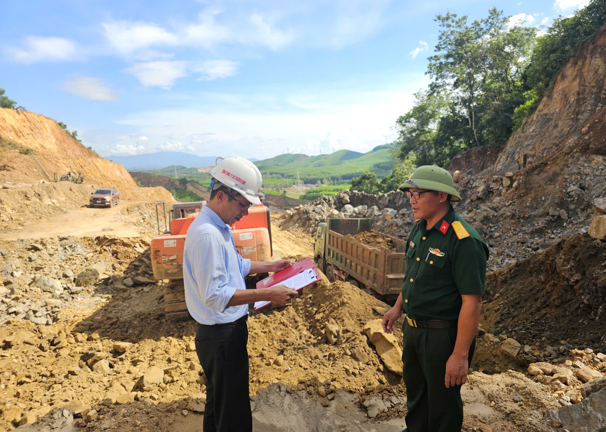 Niềm vui người thợ trong "ng&agrave;y đại thắng" đưa tuyến cao tốc qua Gia Lai v&agrave;o khai th&aacute;c- Ảnh 2.