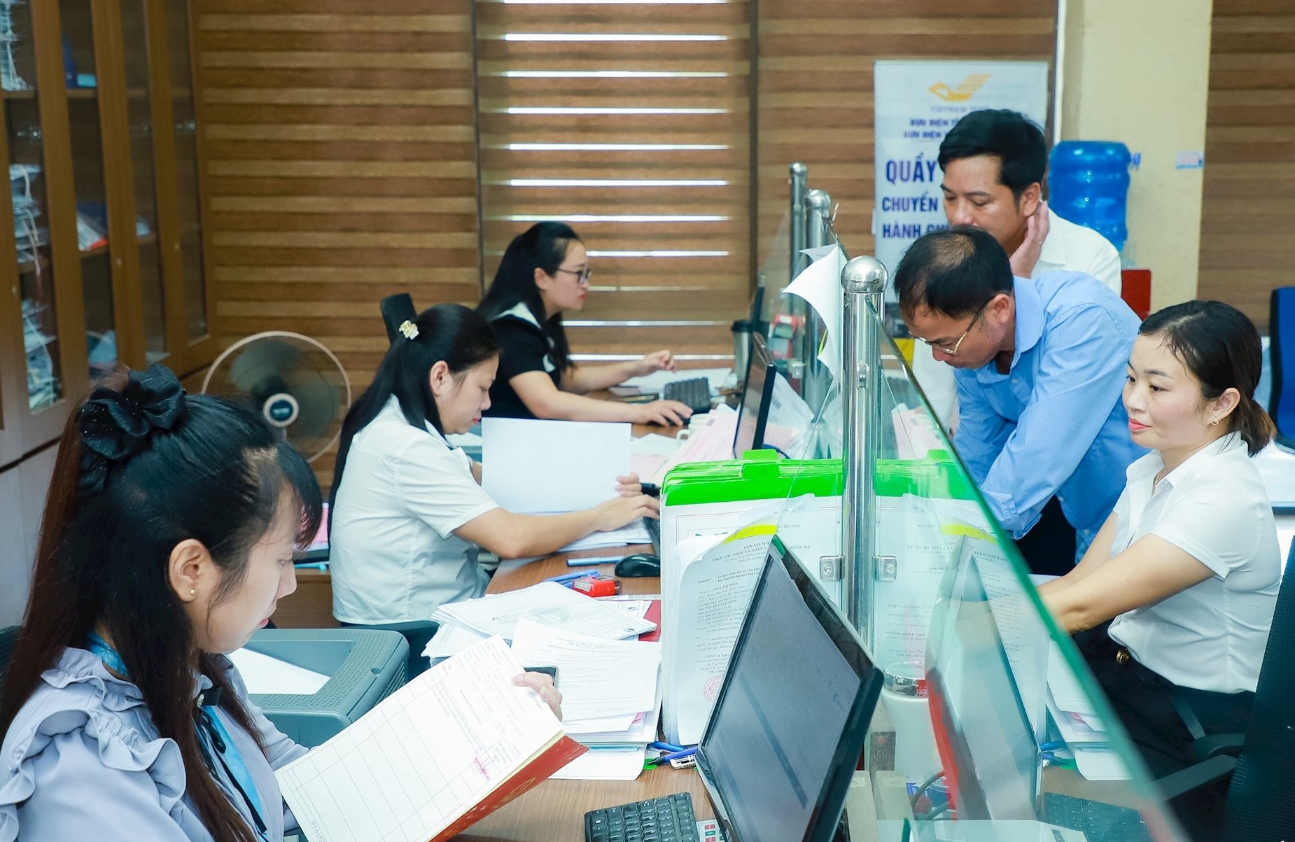 Kết th&uacute;c hoạt động đối với người hoạt động kh&ocirc;ng chuy&ecirc;n tr&aacute;ch cấp x&atilde; trước 31/5- Ảnh 1.