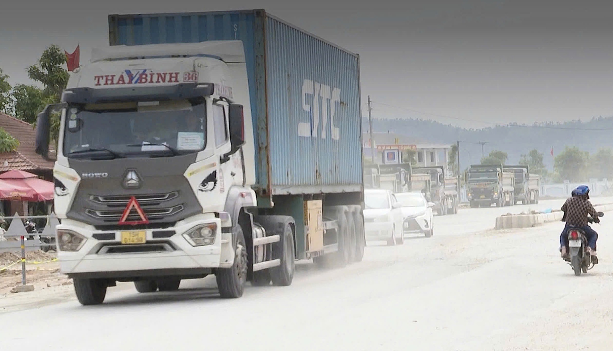 Nghệ An: Tăng cường kiểm soát hoạt động vận tải, tập kết vật liệu trên các tuyến đường- Ảnh 4. Nghệ An: Tăng cường kiểm soát hoạt động vận tải, tập kết vật liệu trên các tuyến đường- Ảnh 4.