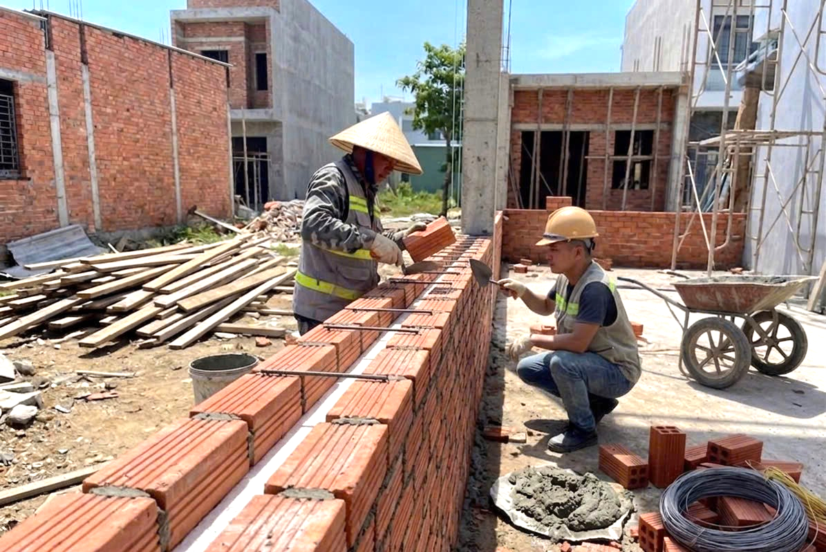 Hạ nhiệt ngôi nhà bằng tường gạch hai lớp- Ảnh 1.