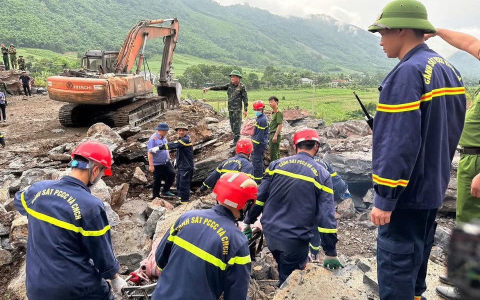 T&igrave;m thấy thi thể 2 nạn nh&acirc;n trong vụ sạt lở đ&aacute; ở Thanh H&oacute;a