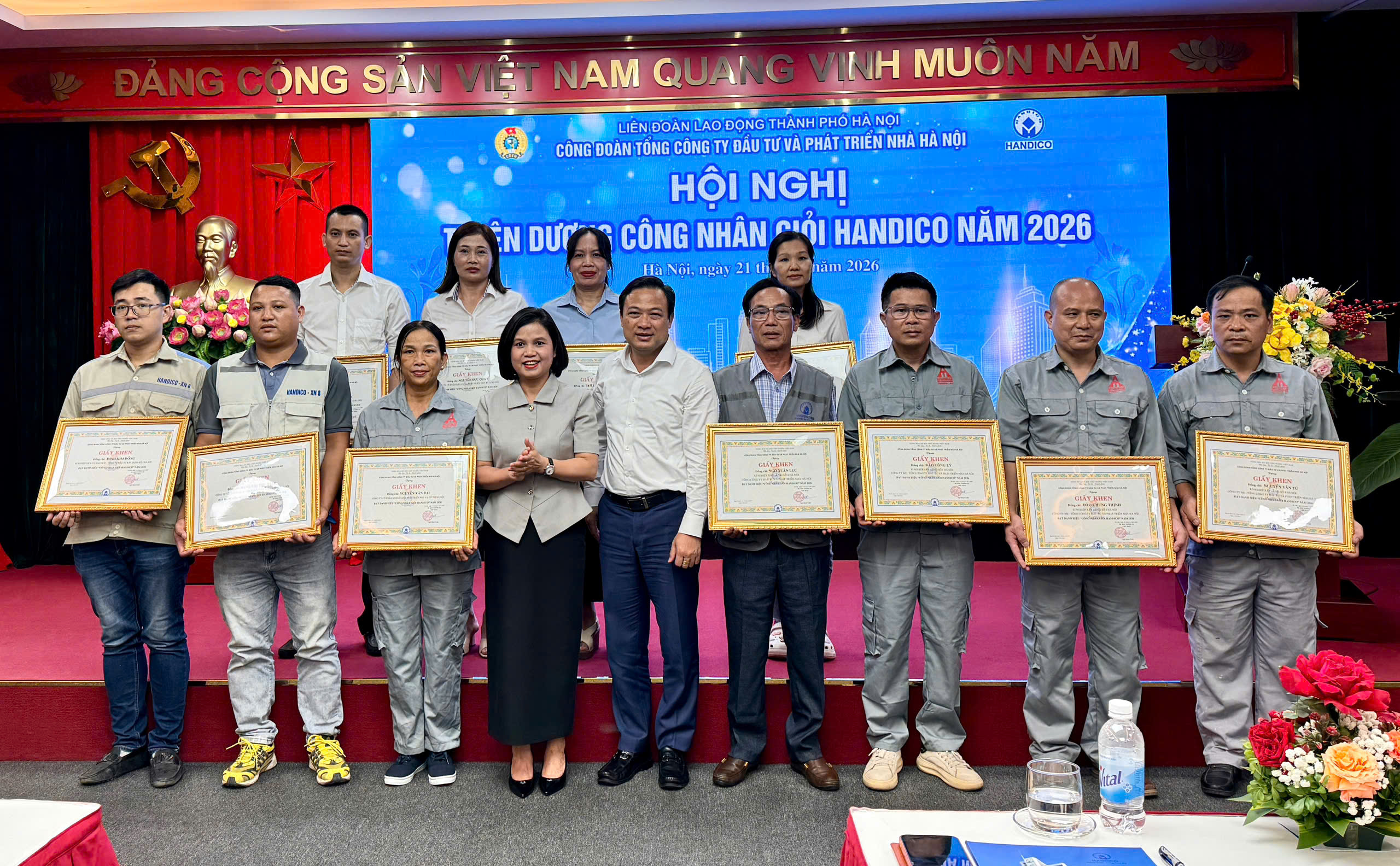 Tôn vinh người thợ giỏi, lan tỏa giá trị lao động sáng tạo- Ảnh 1. Tôn vinh người thợ giỏi, lan tỏa giá trị lao động sáng tạo- Ảnh 1.