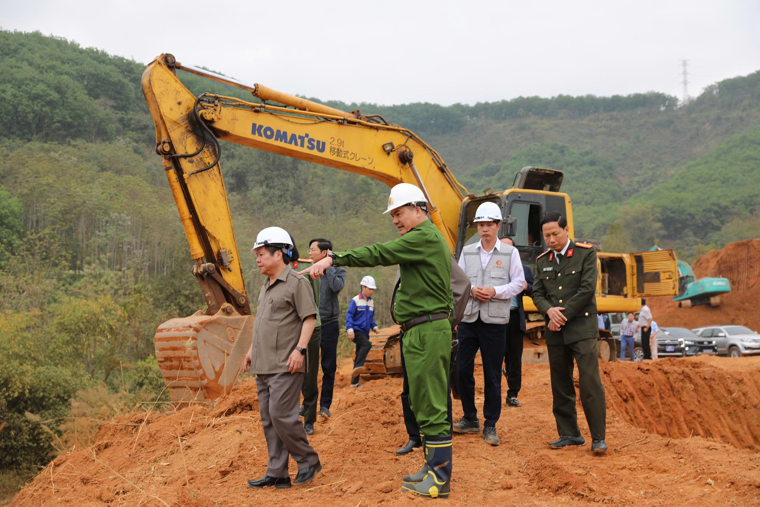 AMACCAO, lực lượng C&ocirc;ng an vượt n&uacute;i hiểm trở gieo chữ nơi &ldquo;một tiếng g&agrave; g&aacute;y ba nước nghe"- Ảnh 4.